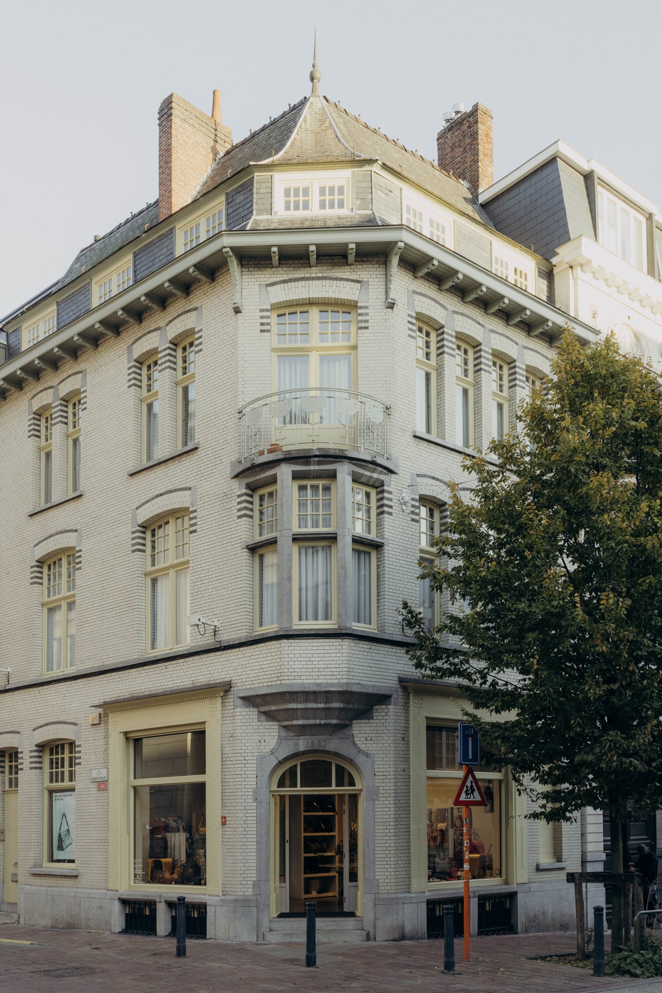 Gentse vintageboutique Never Out Of Style evolueert naar NOOS met nieuwe winkel in Gent