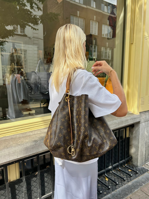 Louis Vuitton Monogram Artsy MM Shoulder Bag