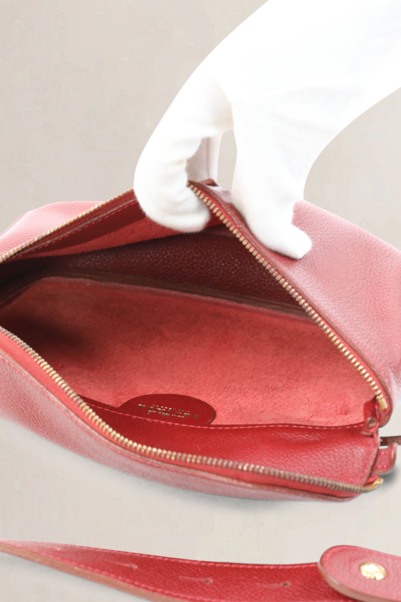 Rosso Evasion Crossbody Bag