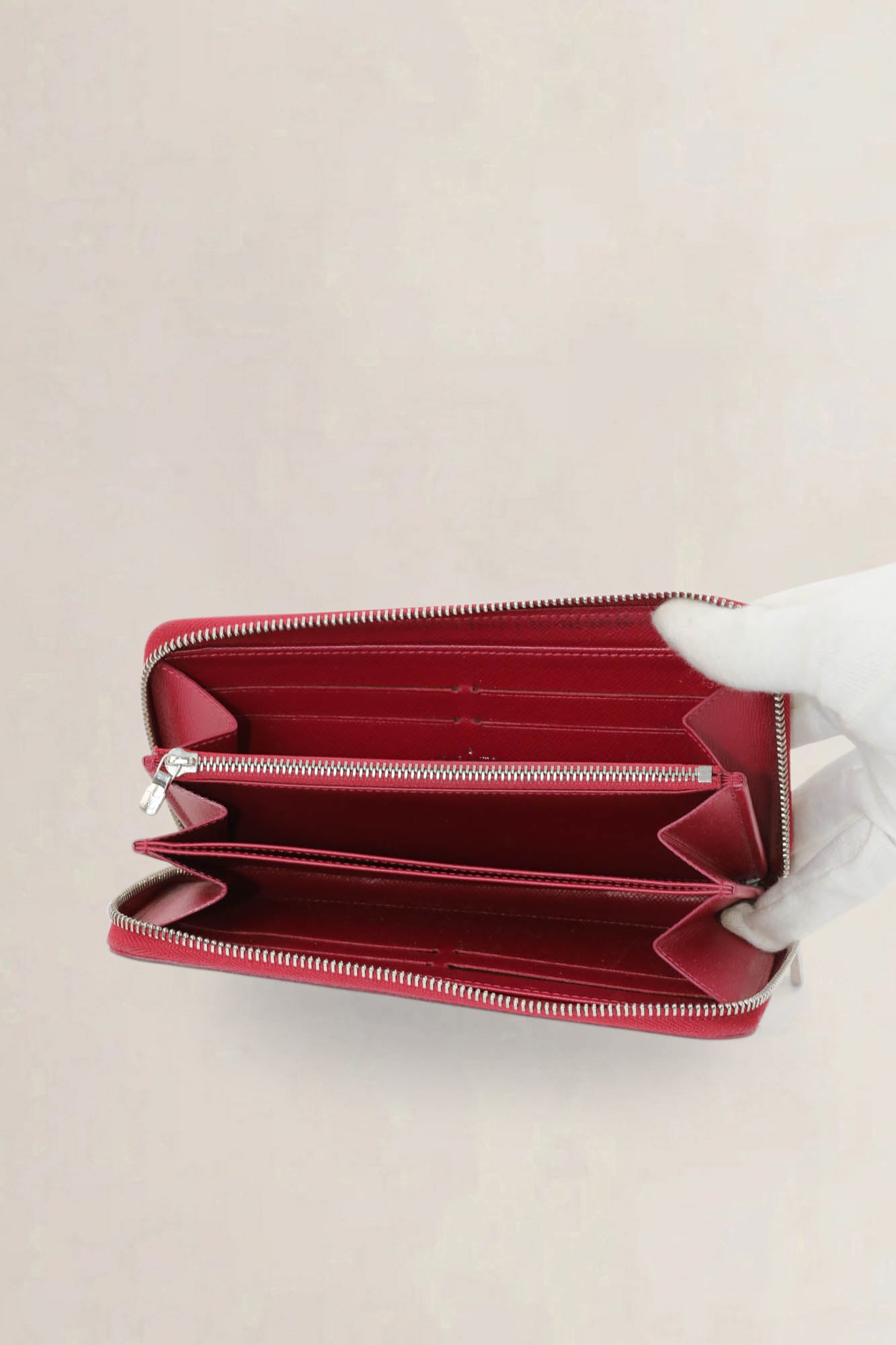 Louis Vuitton Raspberry Epi Leather Zippy Wallet