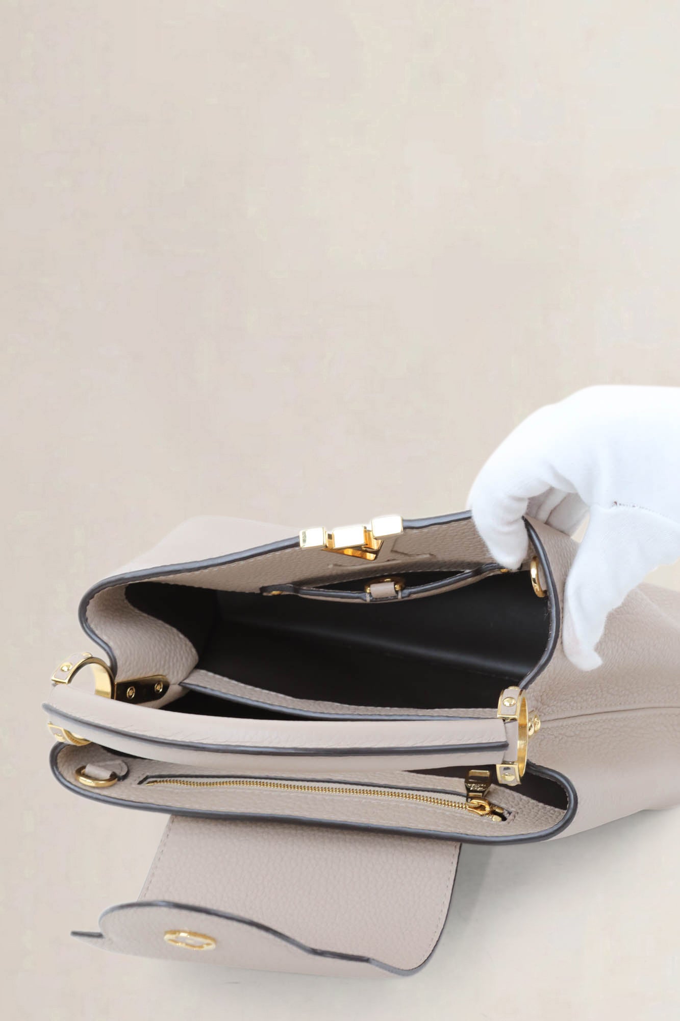 Galet Capucines BB Taurillon Crossbody Bag