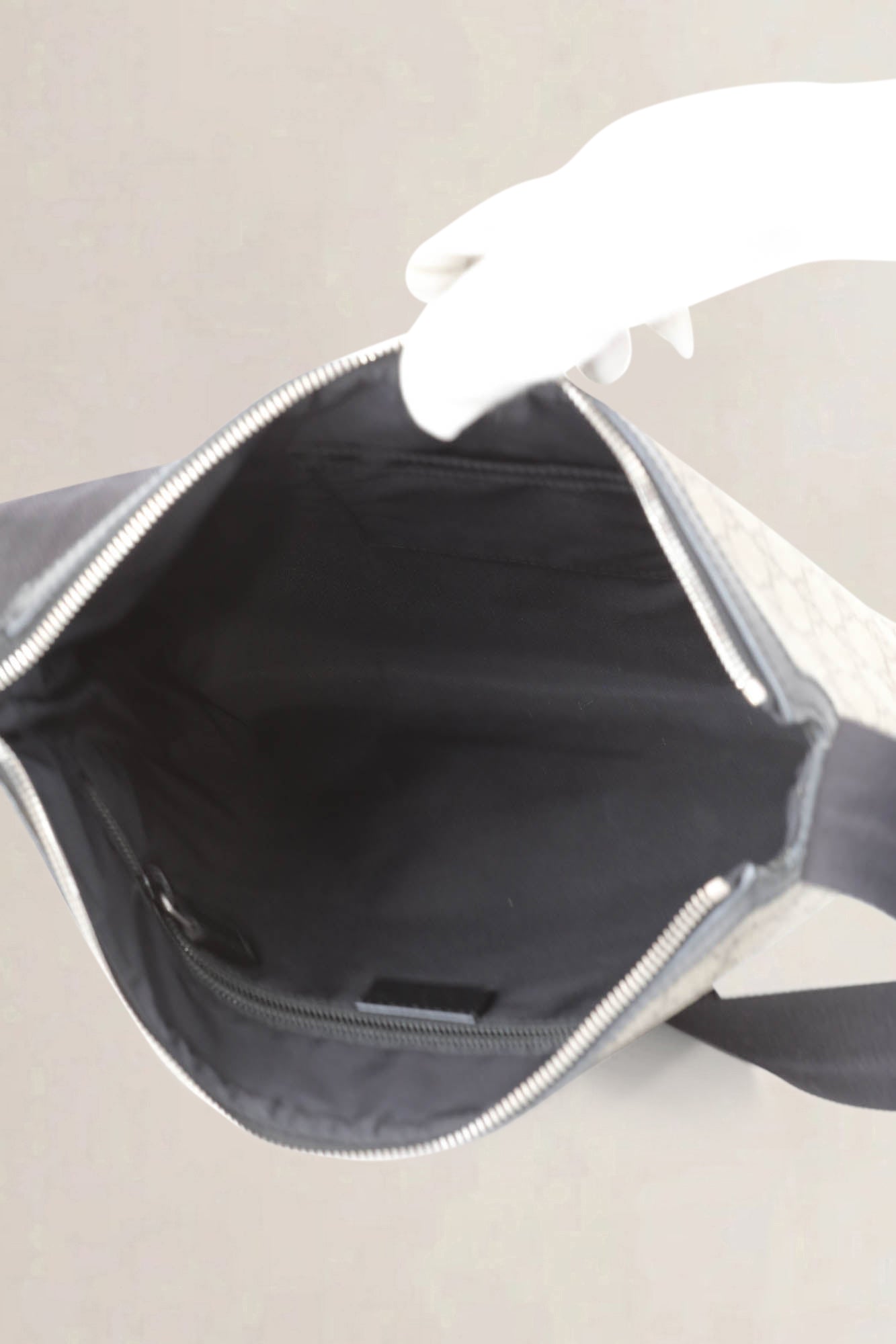 GG Supreme Messenger Crossbody Bag
