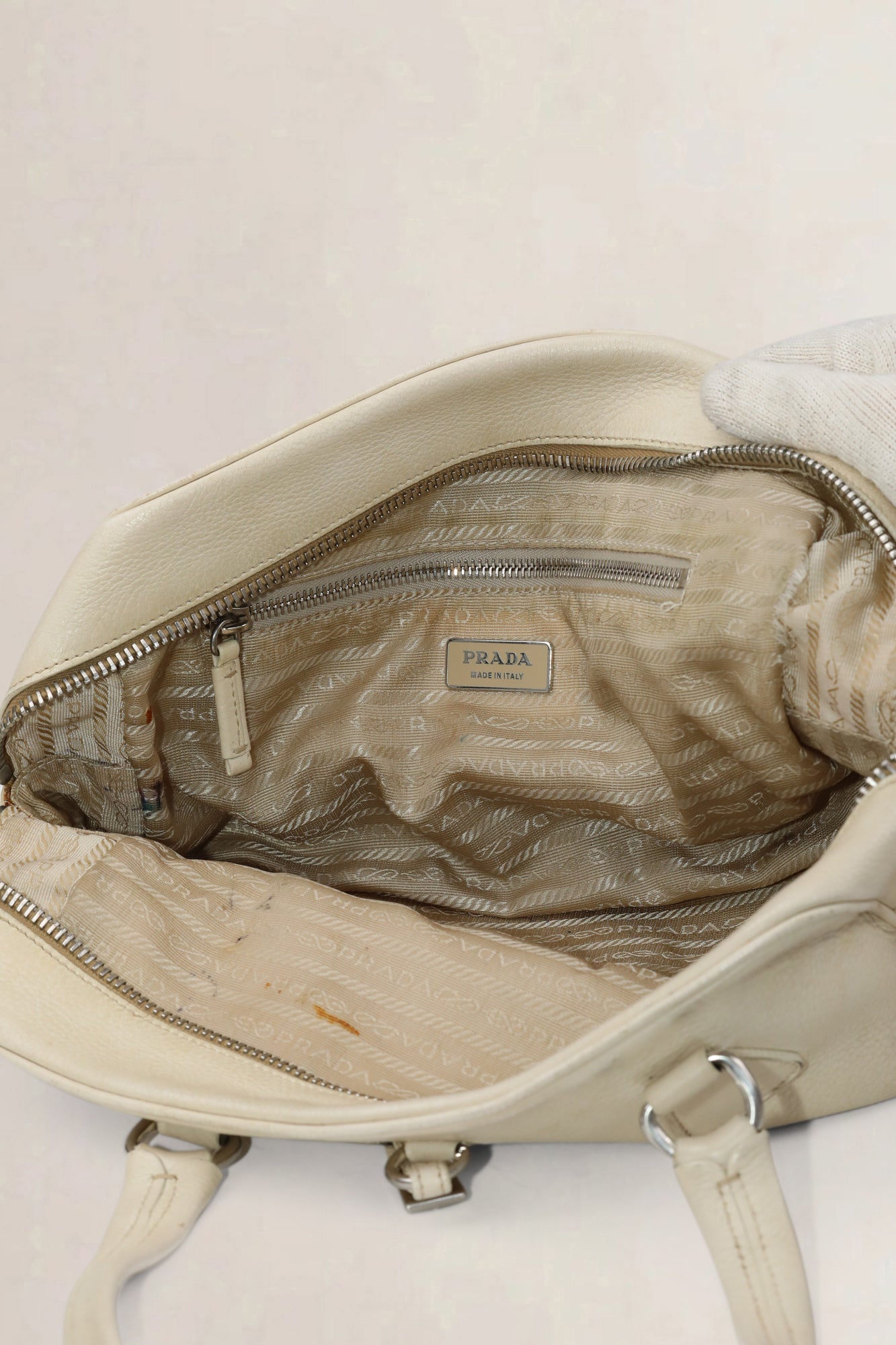 White Vitello Daino Shoulder Bag