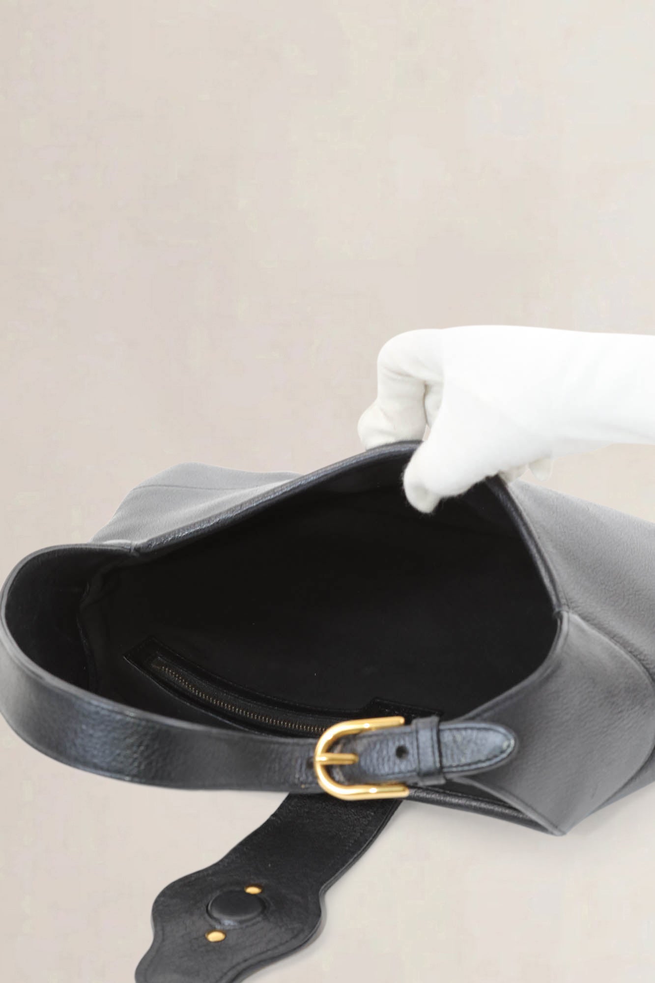 Gucci Black Aphrodite Medium Shoulder Bag