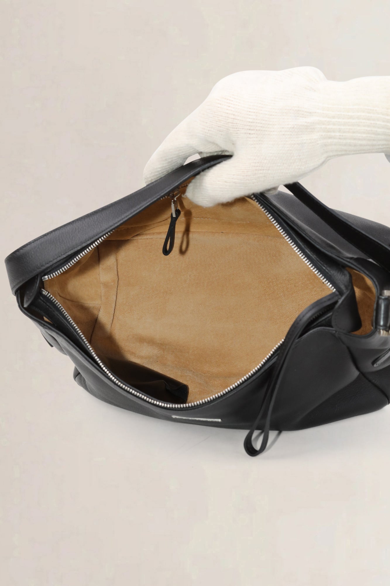 Sac à bandoulière en cuir noir Delvaux