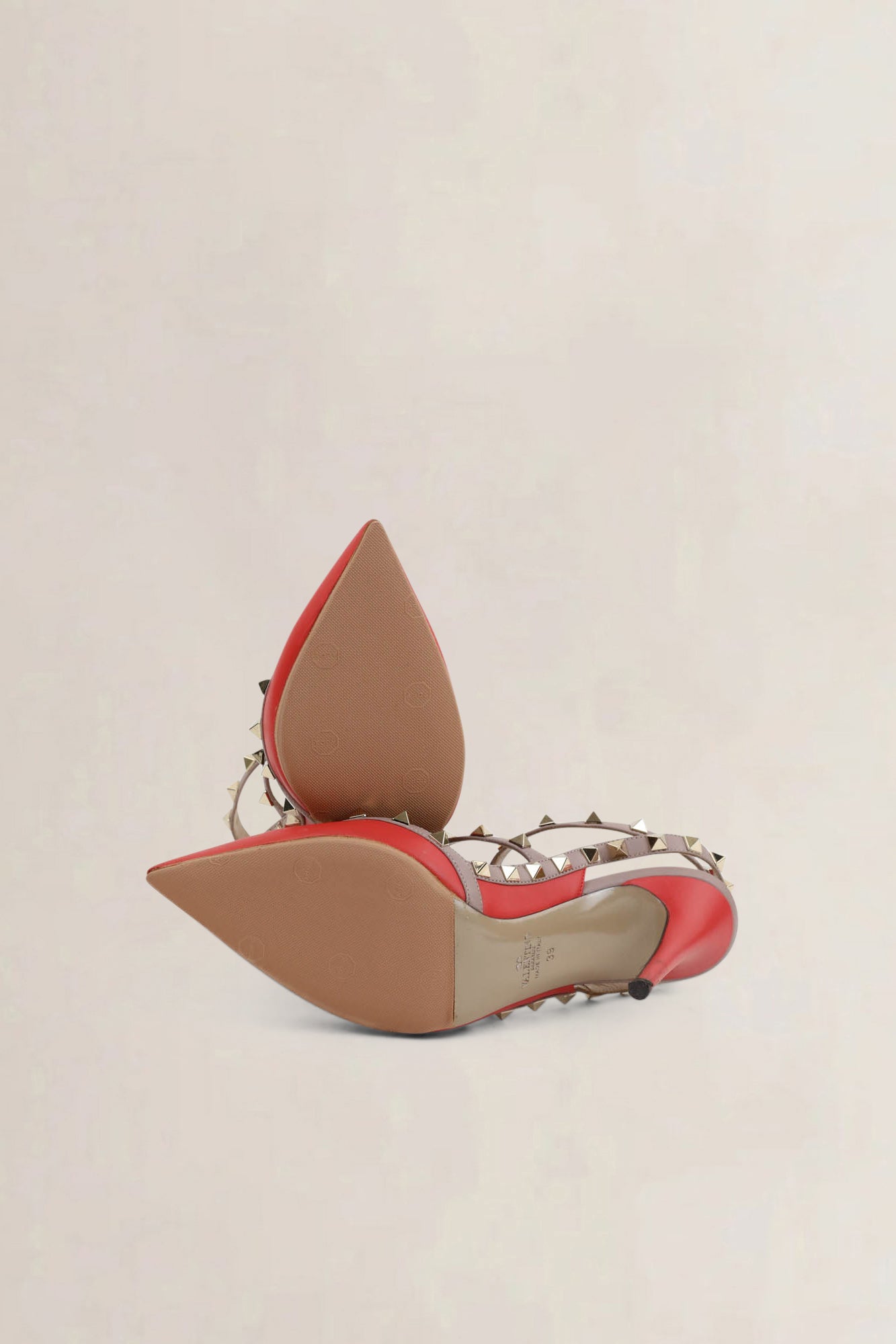 Valentino Garavani Coral Rockstud Pumps
