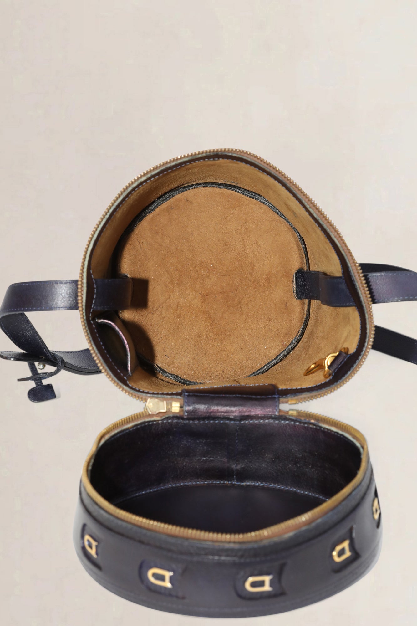 Sac seau en cuir violet Delvaux "D"