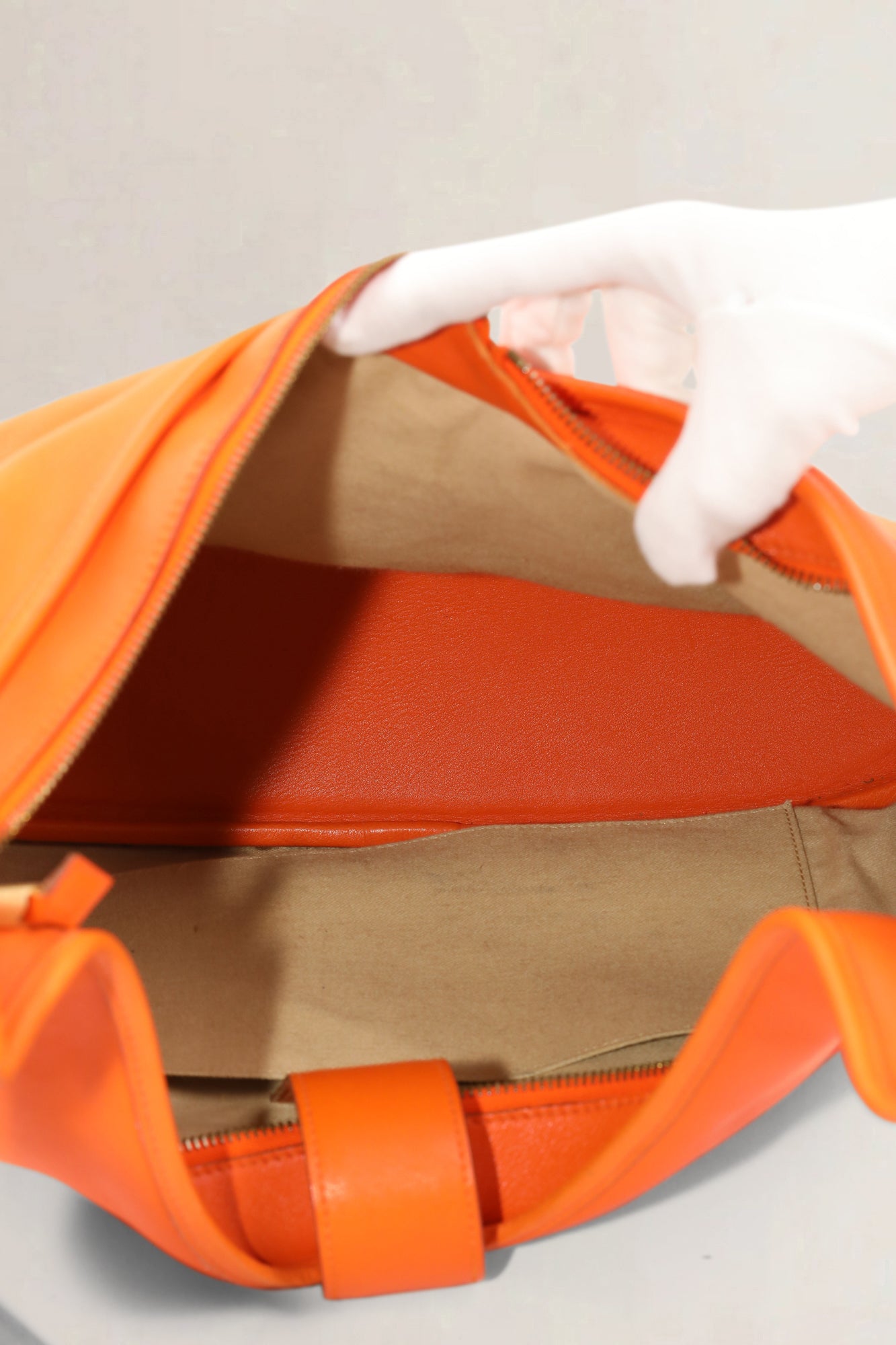 Hermès Orange Lock Hobo Gulliver schoudertas