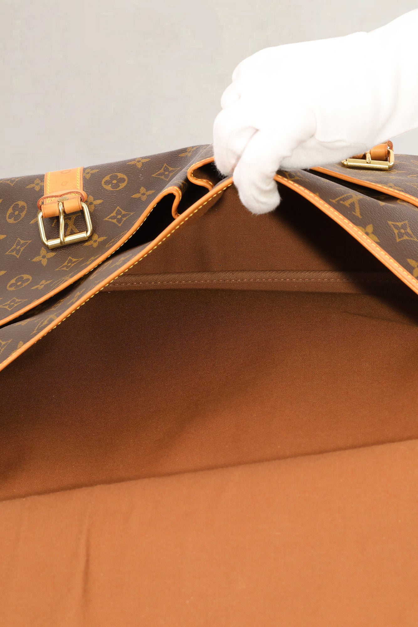 Louis Vuitton Monogram Hunting Travel — vintage