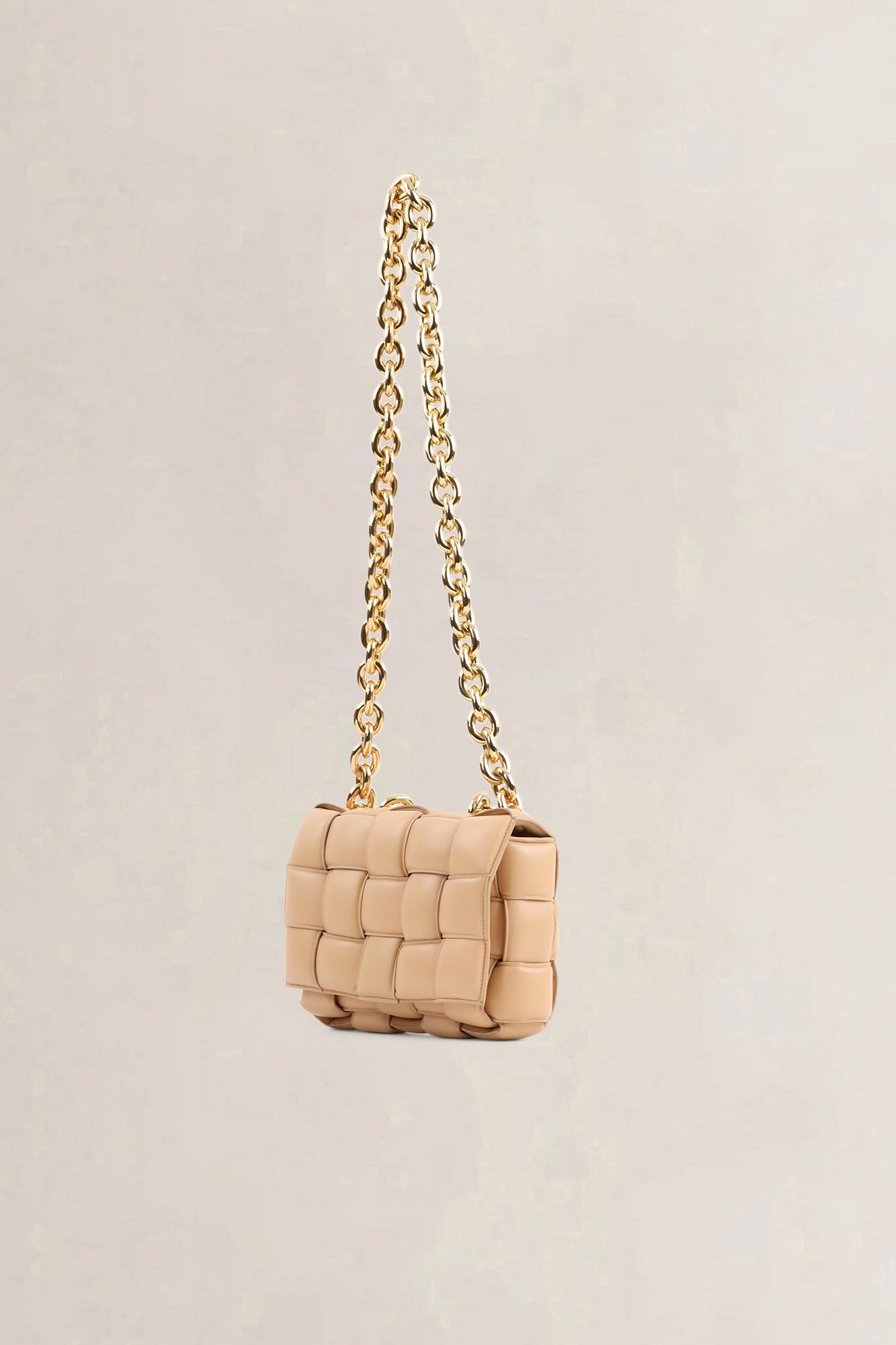 Bottega Veneta Beige Chain Cassette — preloved