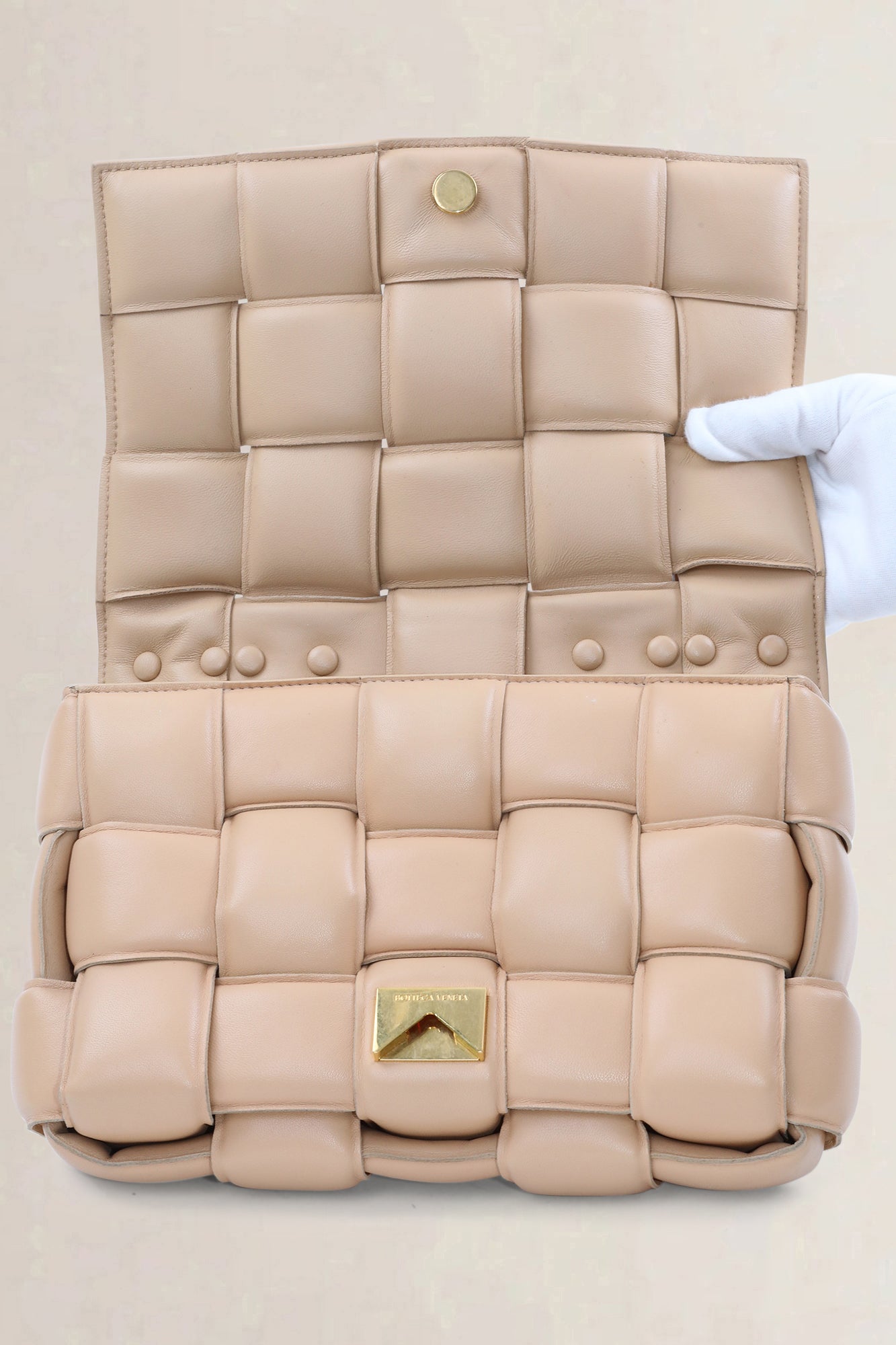 Bottega Veneta Beige Chain Cassette — preloved
