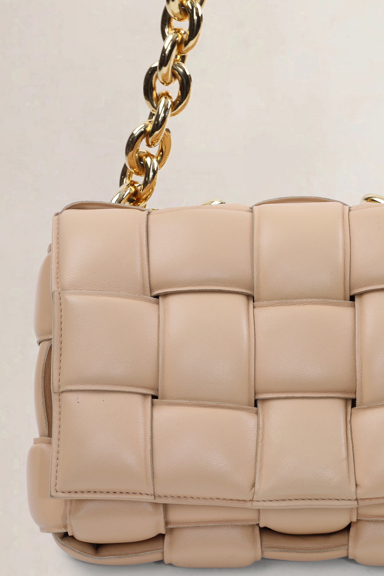 Bottega Veneta Beige Chain Cassette — preloved