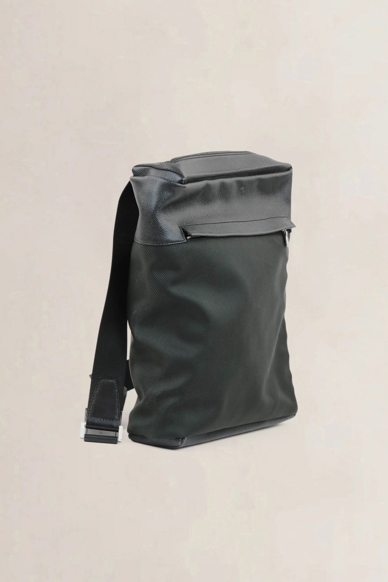 Louis Vuitton Black/Green Taiga Beluga Crossbody Bag