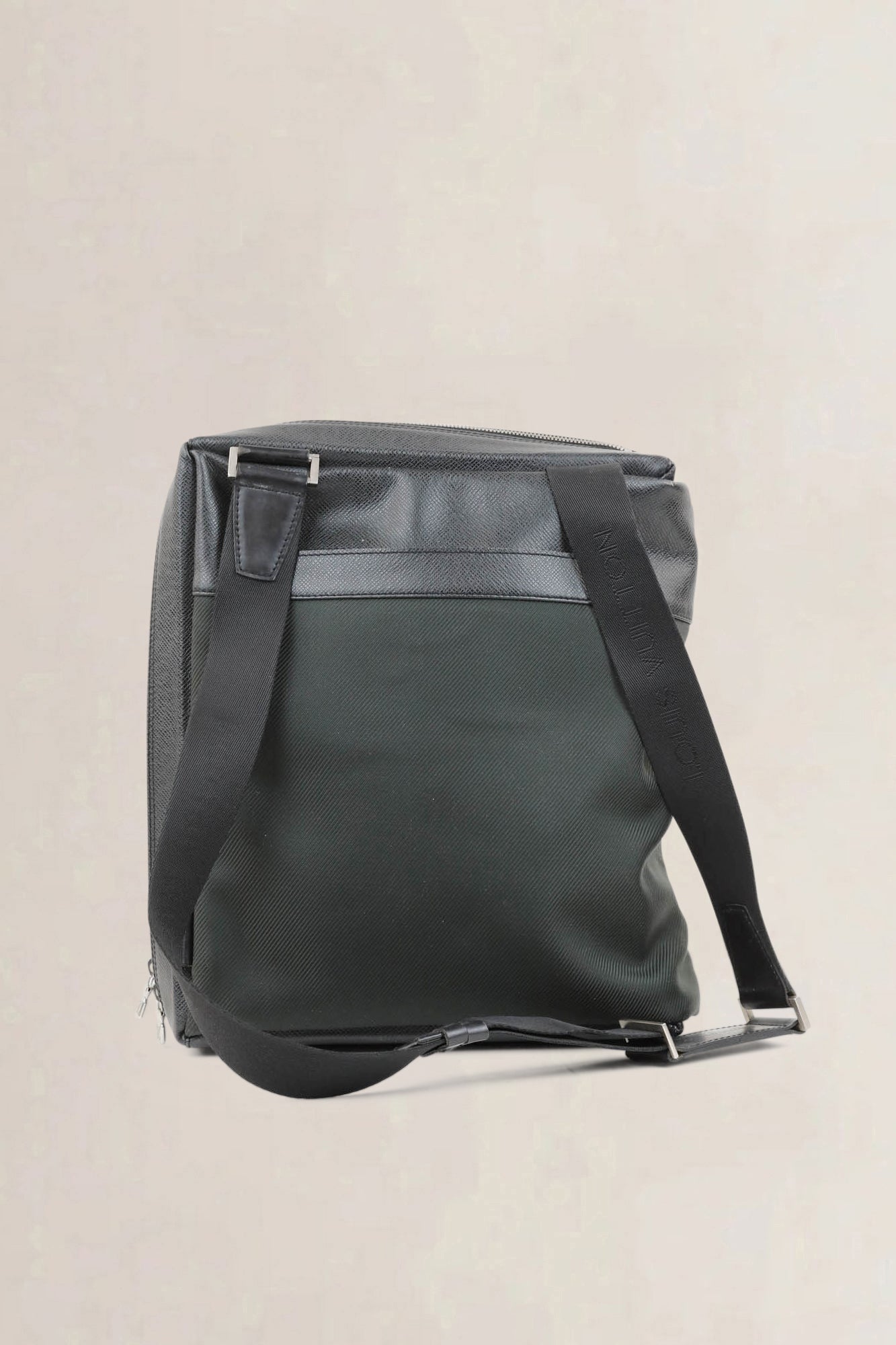 Louis Vuitton Black/Green Taiga Beluga Crossbody Bag