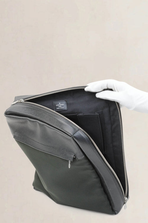 Louis Vuitton Black/Green Taiga Beluga Crossbody Bag
