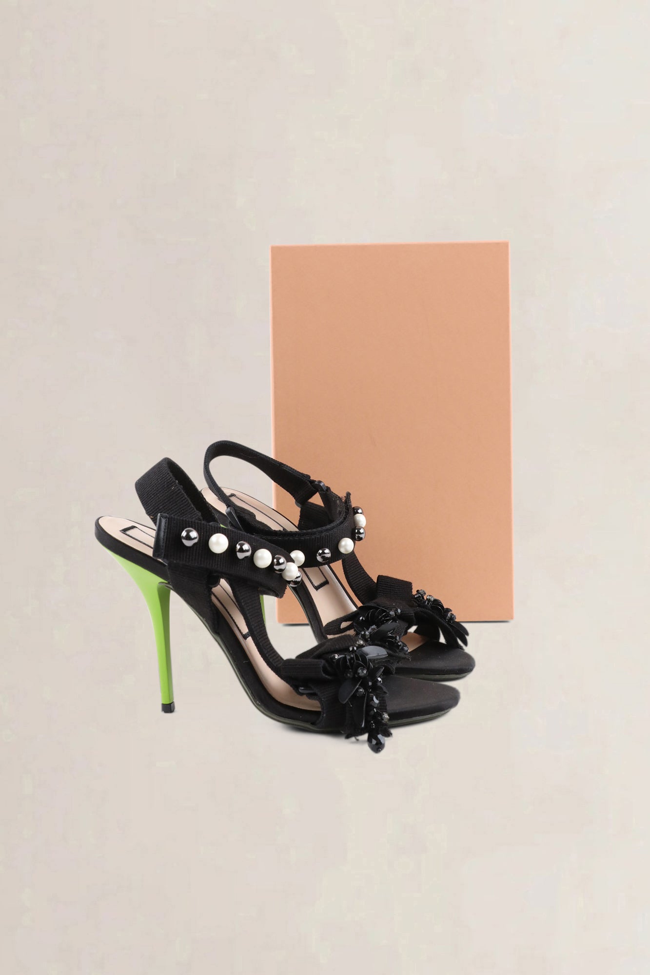 N°21 black satin heeled sandals with pearls — preloved
