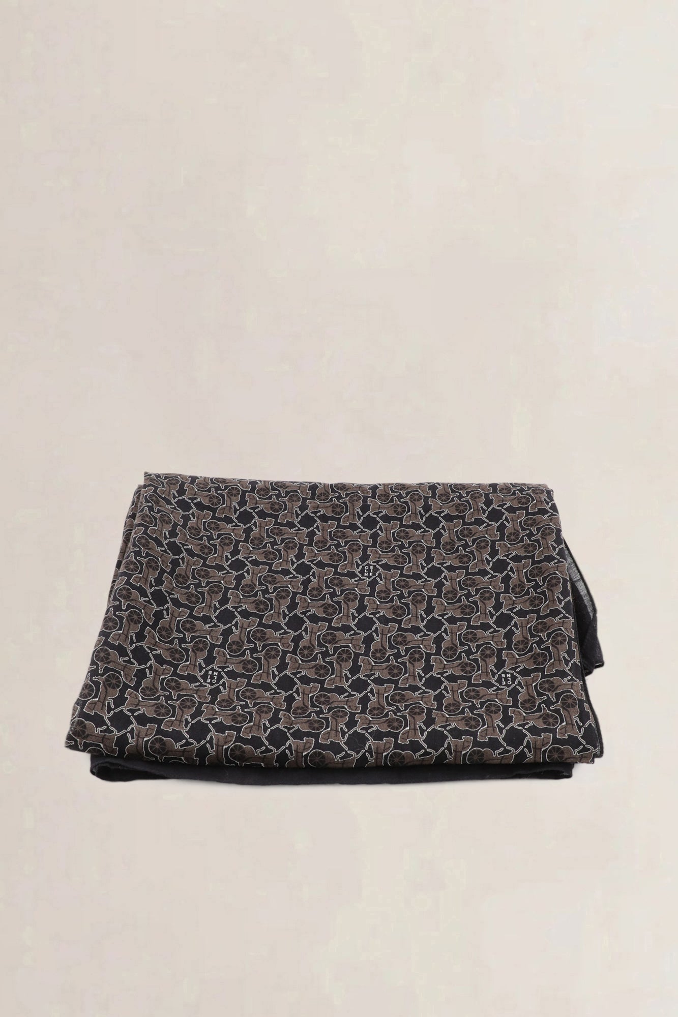 Céline Scarf