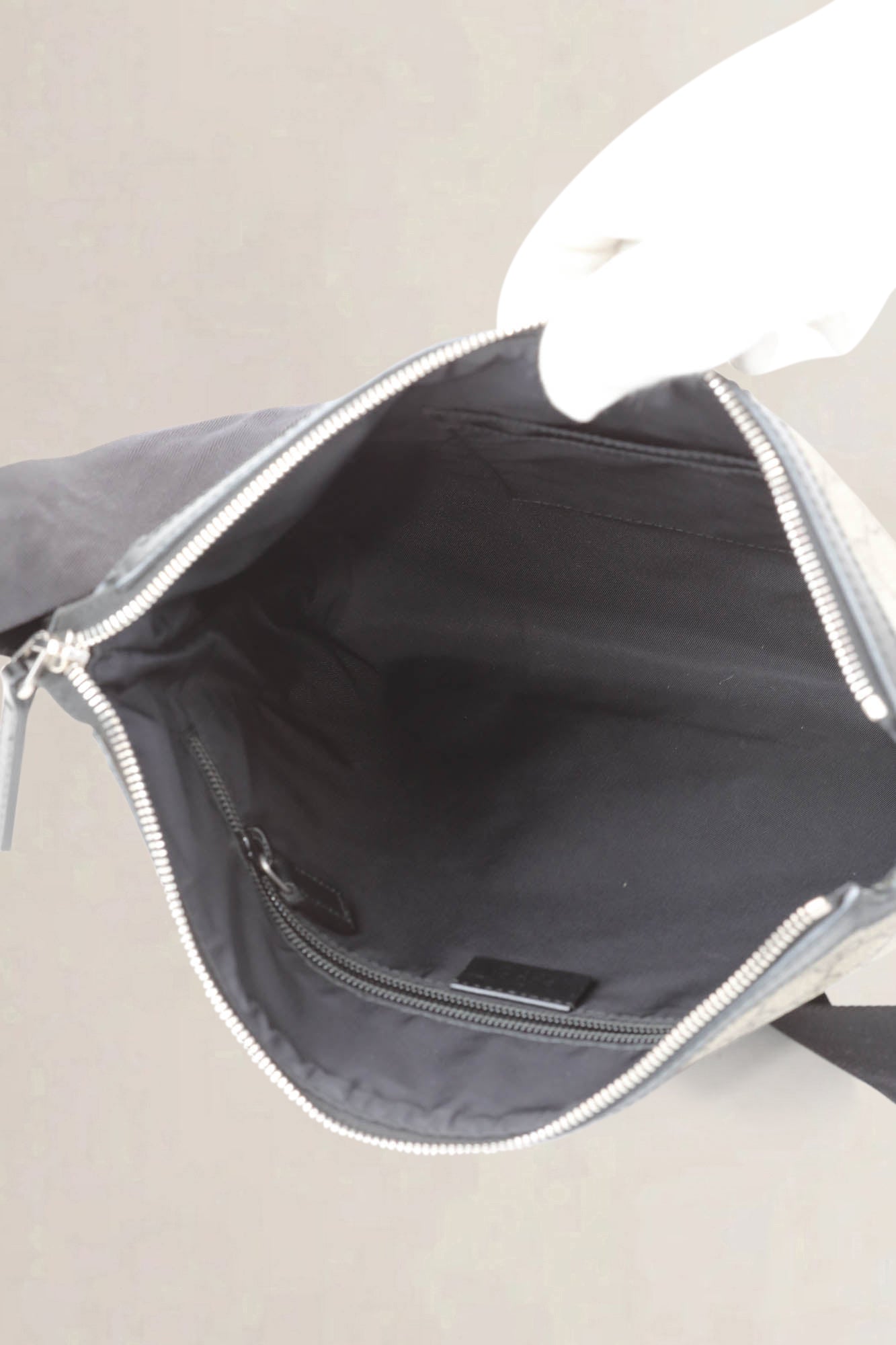 Gucci GG Supreme Messenger Crossbody Bag