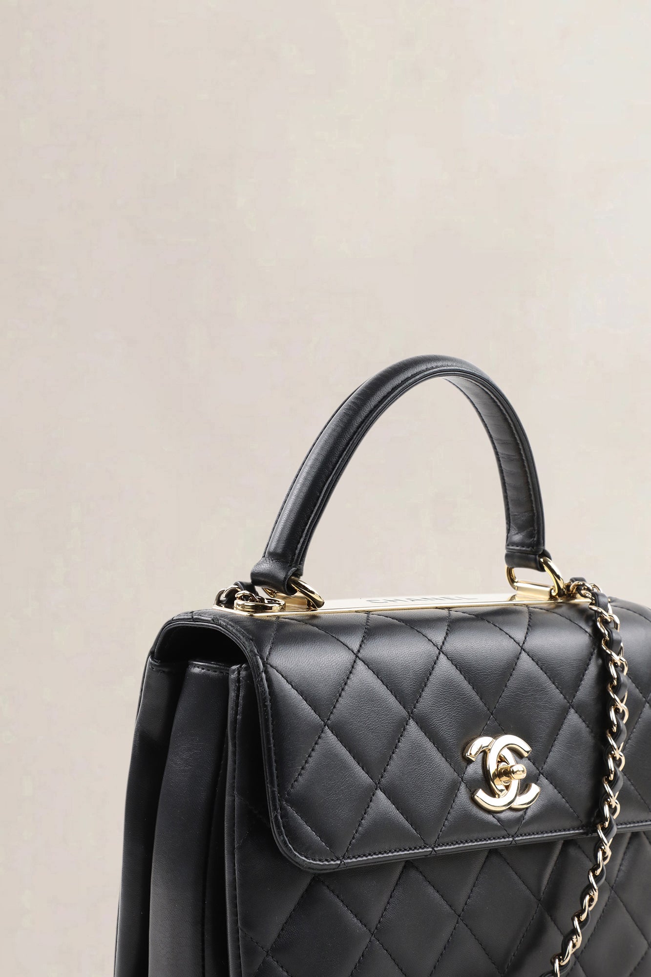 Sac Chanel Sac à Rabat Poignée crossbody en agneau noir