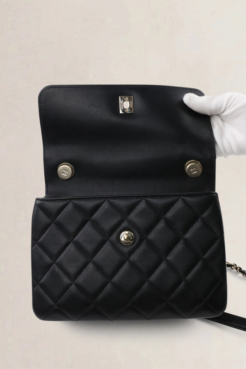 Sac Chanel Sac à Rabat Poignée crossbody en agneau noir