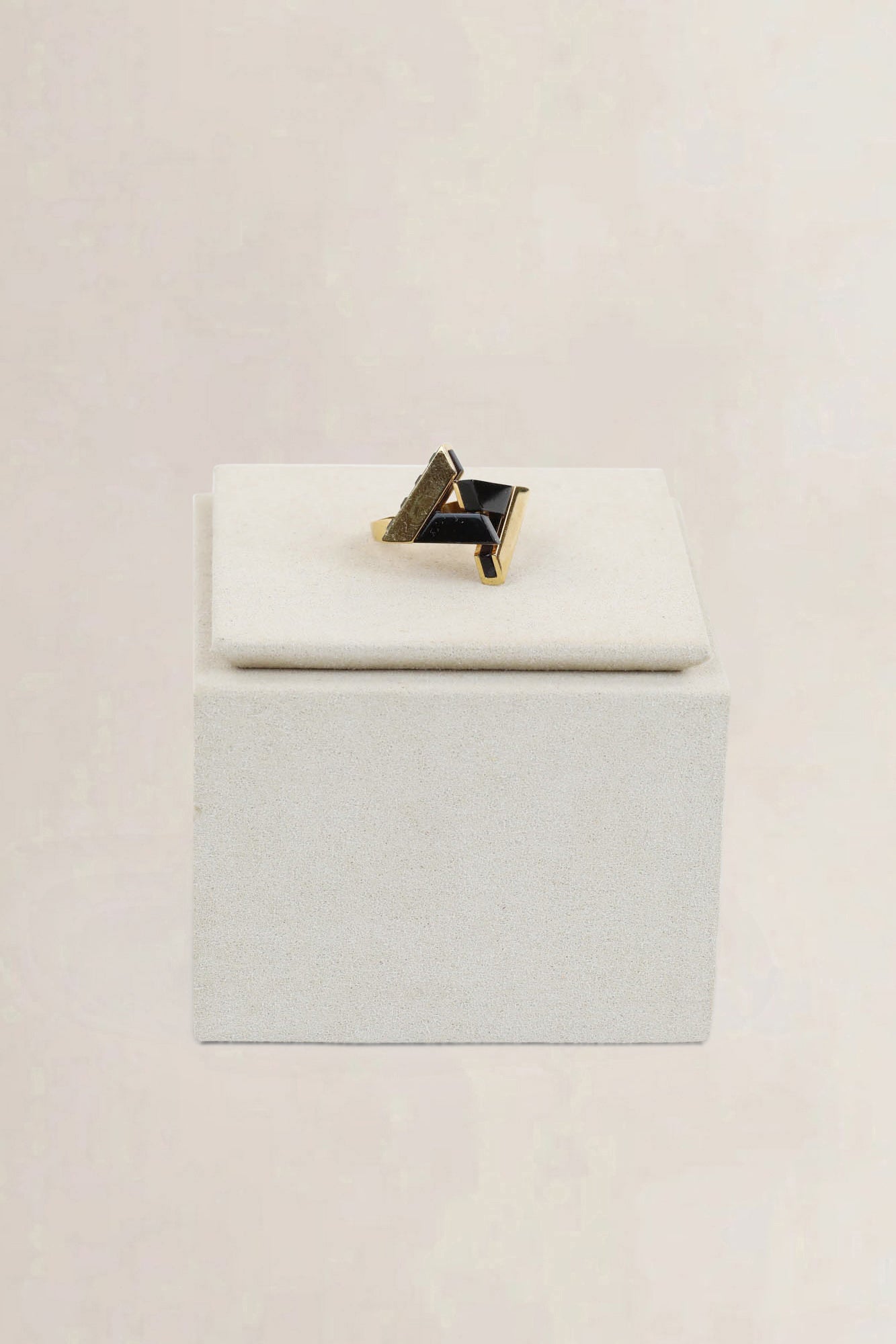 Geometric Ring