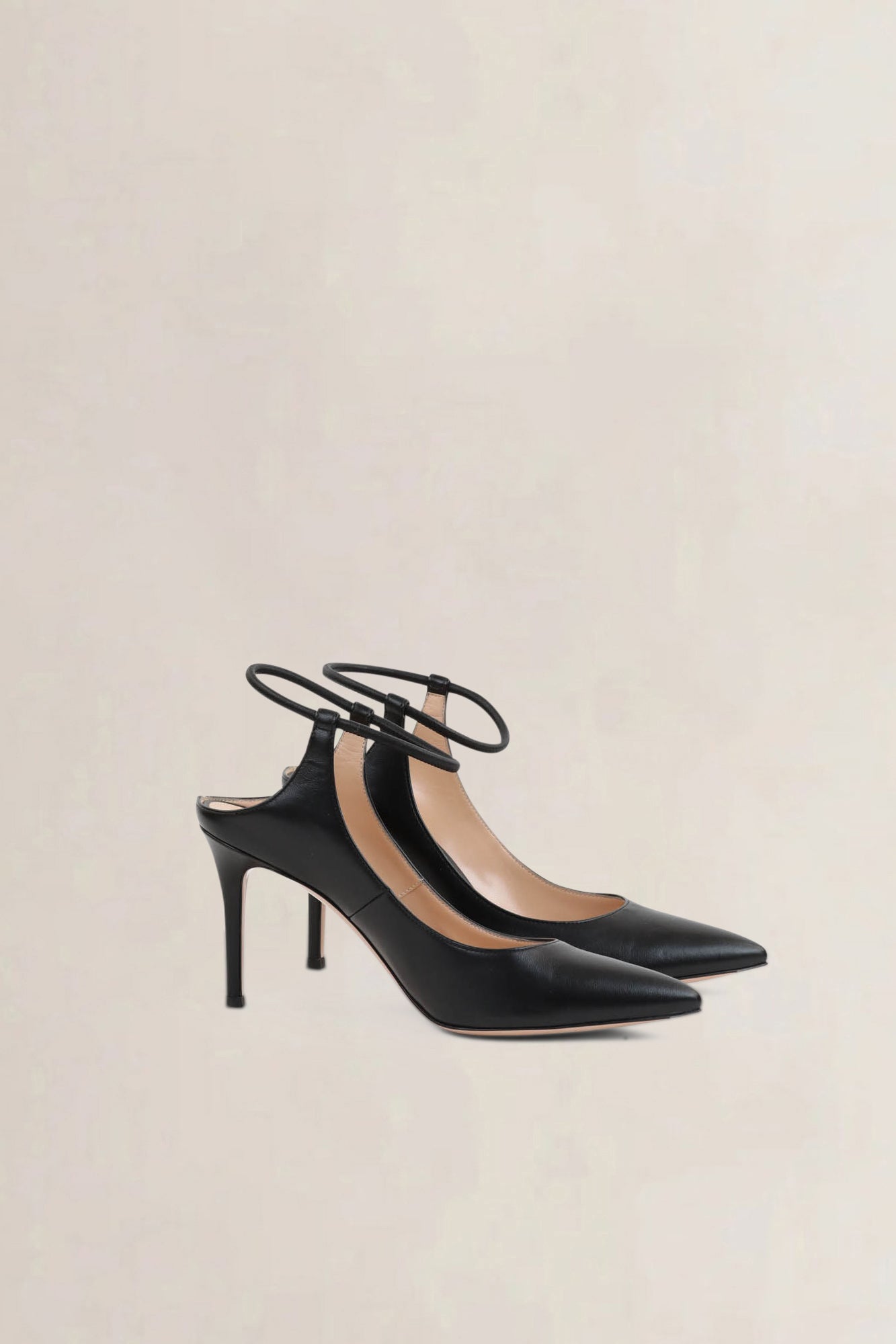 Gianvito Rossi Black Leather Karen Pumps