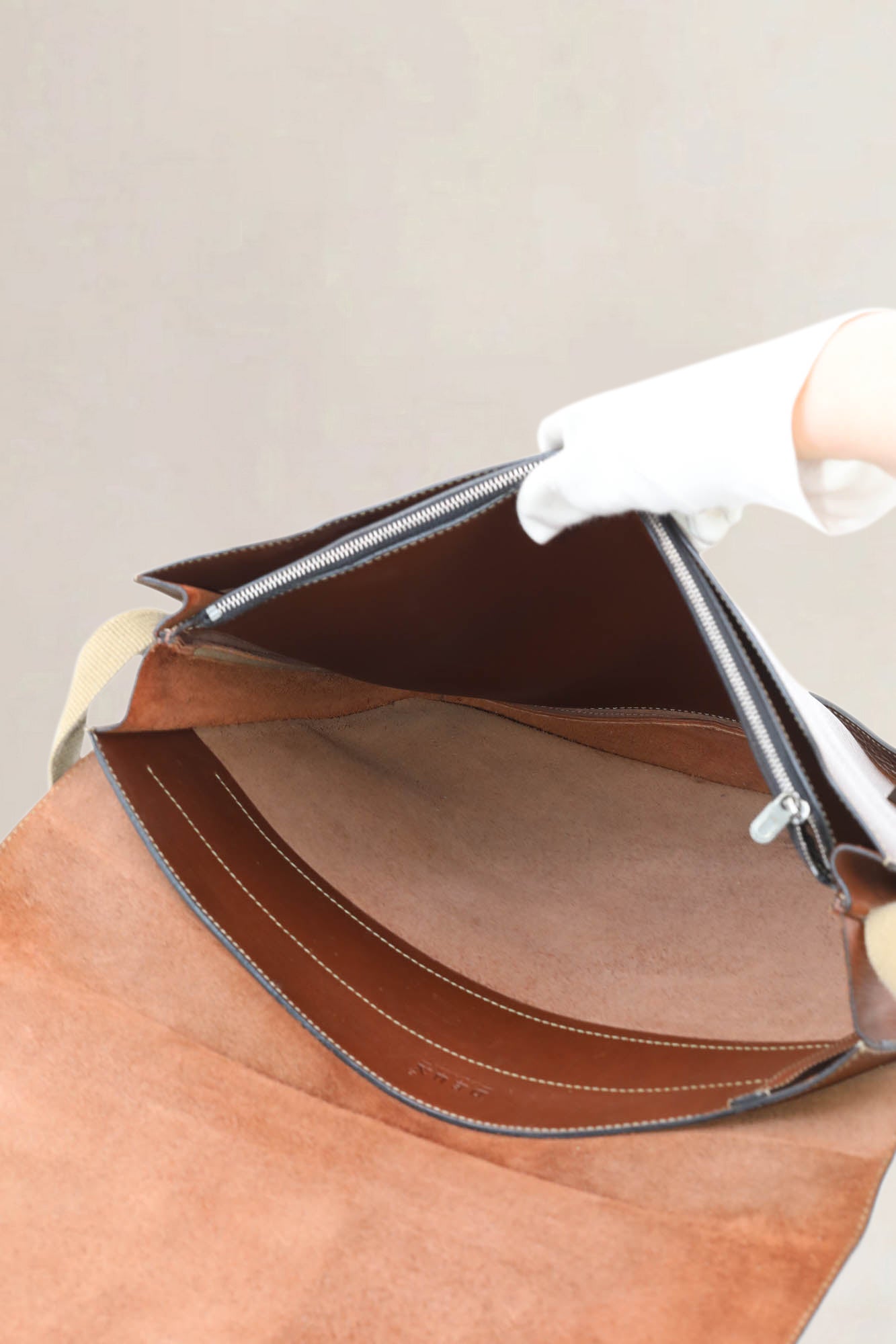 Deux de Delvaux Brown Messenger Bag