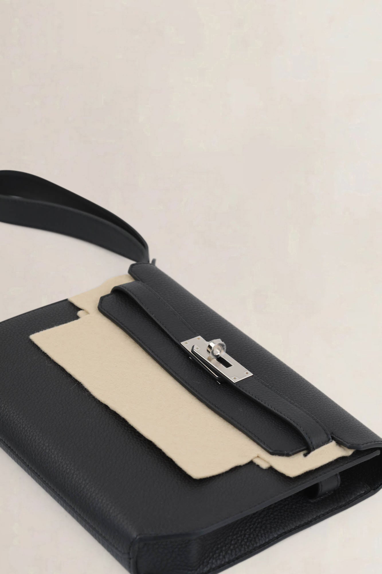 Hermès Black Kelly Dépêches 25 Pouch