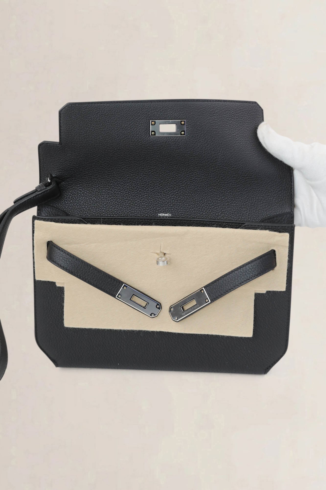 Hermès Black Kelly Dépêches 25 Pouch