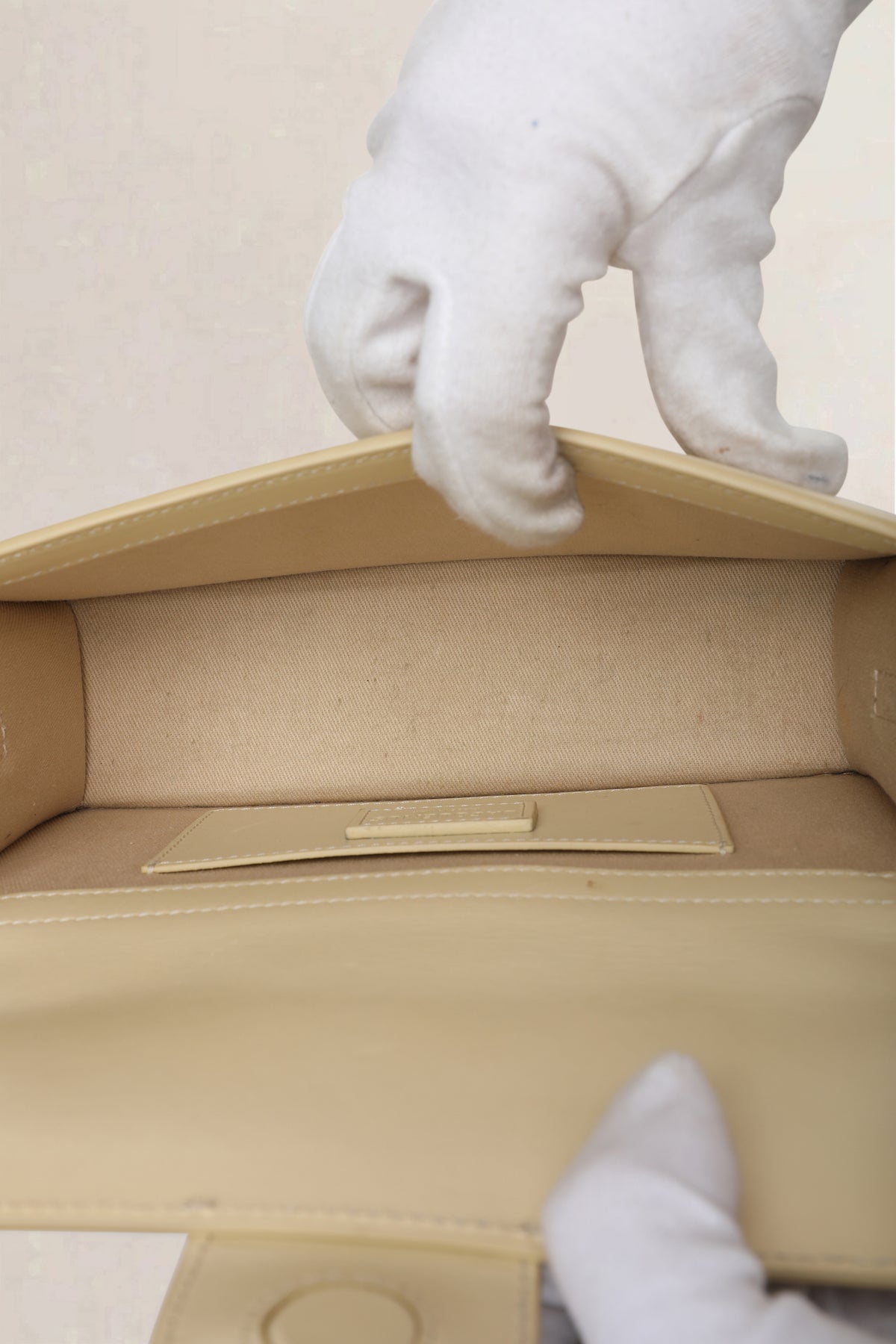 Jacquemus Ivory Le Grand Bambino — preloved