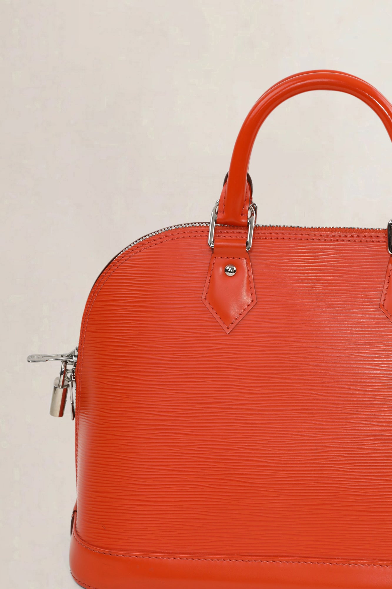 Louis Vuitton Orange Alma PM Epi Leder Top Handle Bag