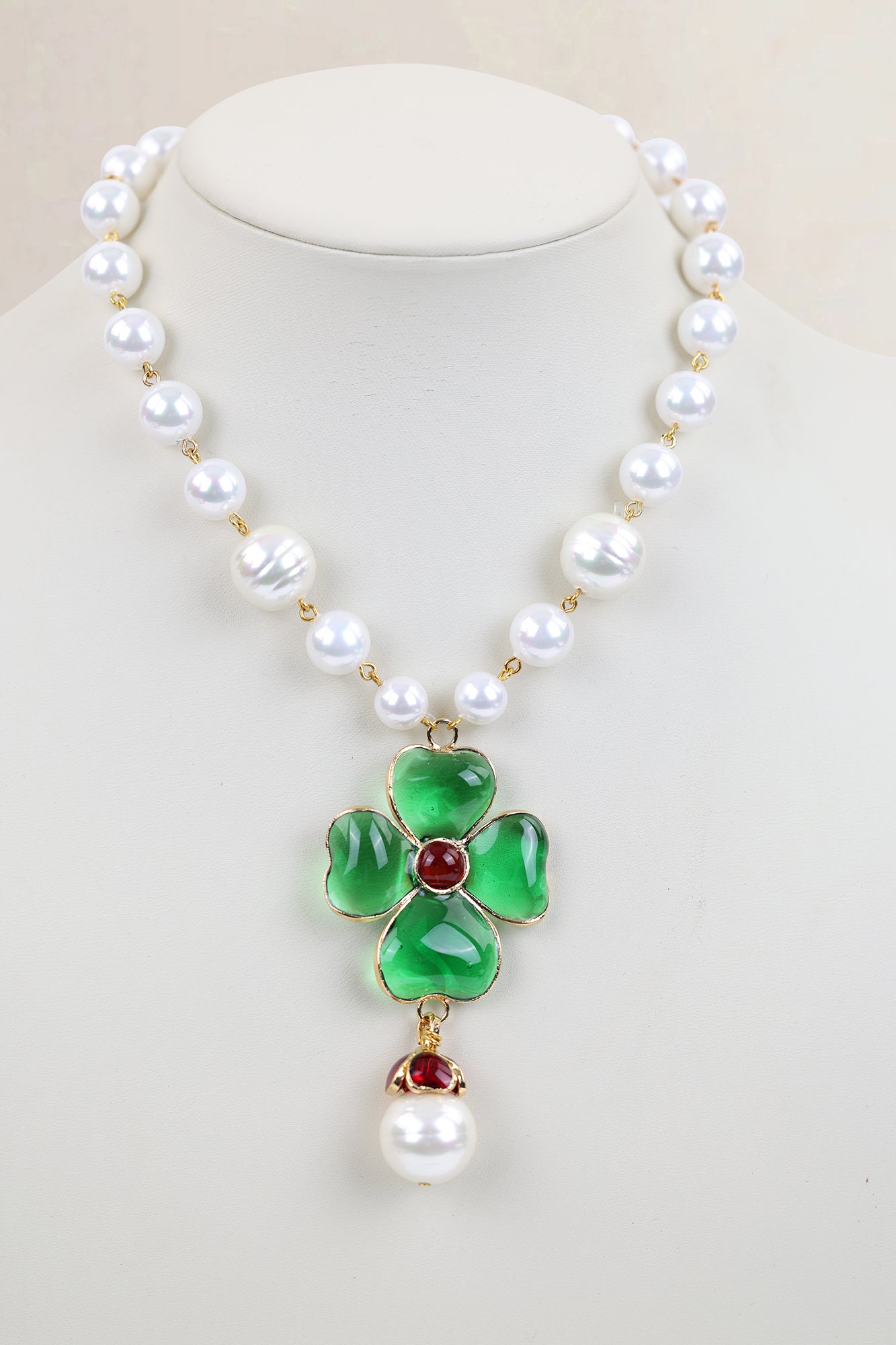 Green/Red Poured Glass Clover Pearl Necklace