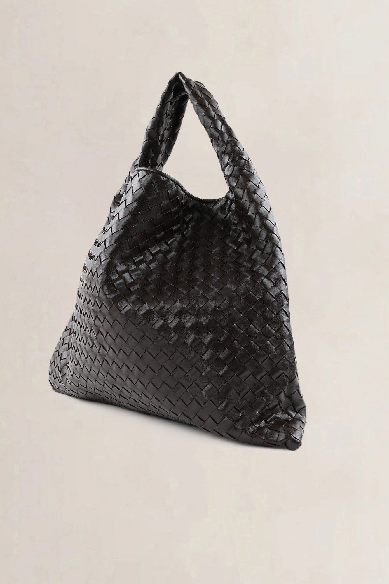 Bottega Veneta Hop schoudertas in bruin intrecciato leer