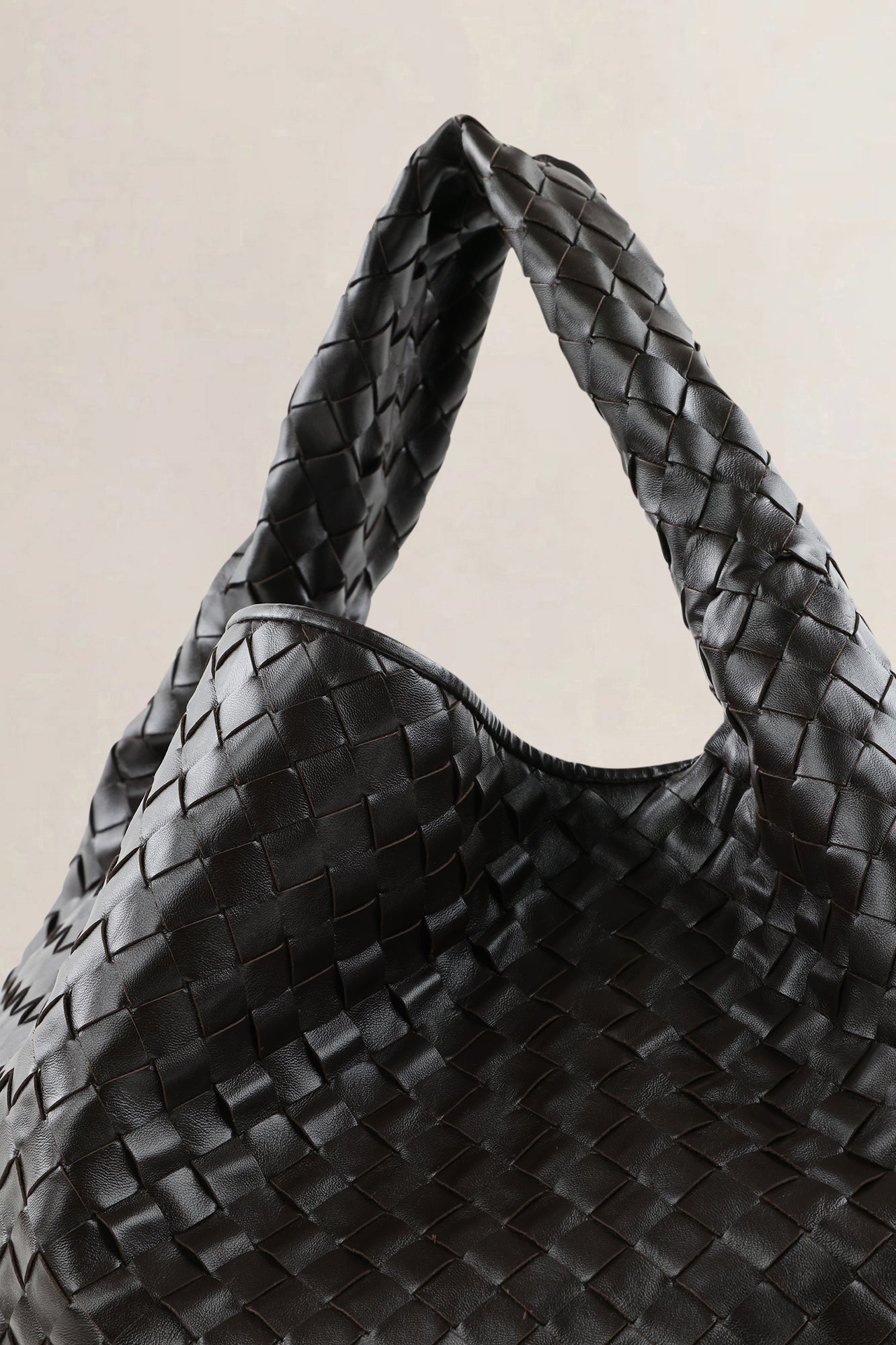 Bottega Veneta Hop Intrecciato brown — preloved