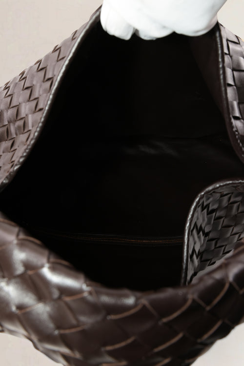 Bottega Veneta Hop schoudertas in bruin intrecciato leer