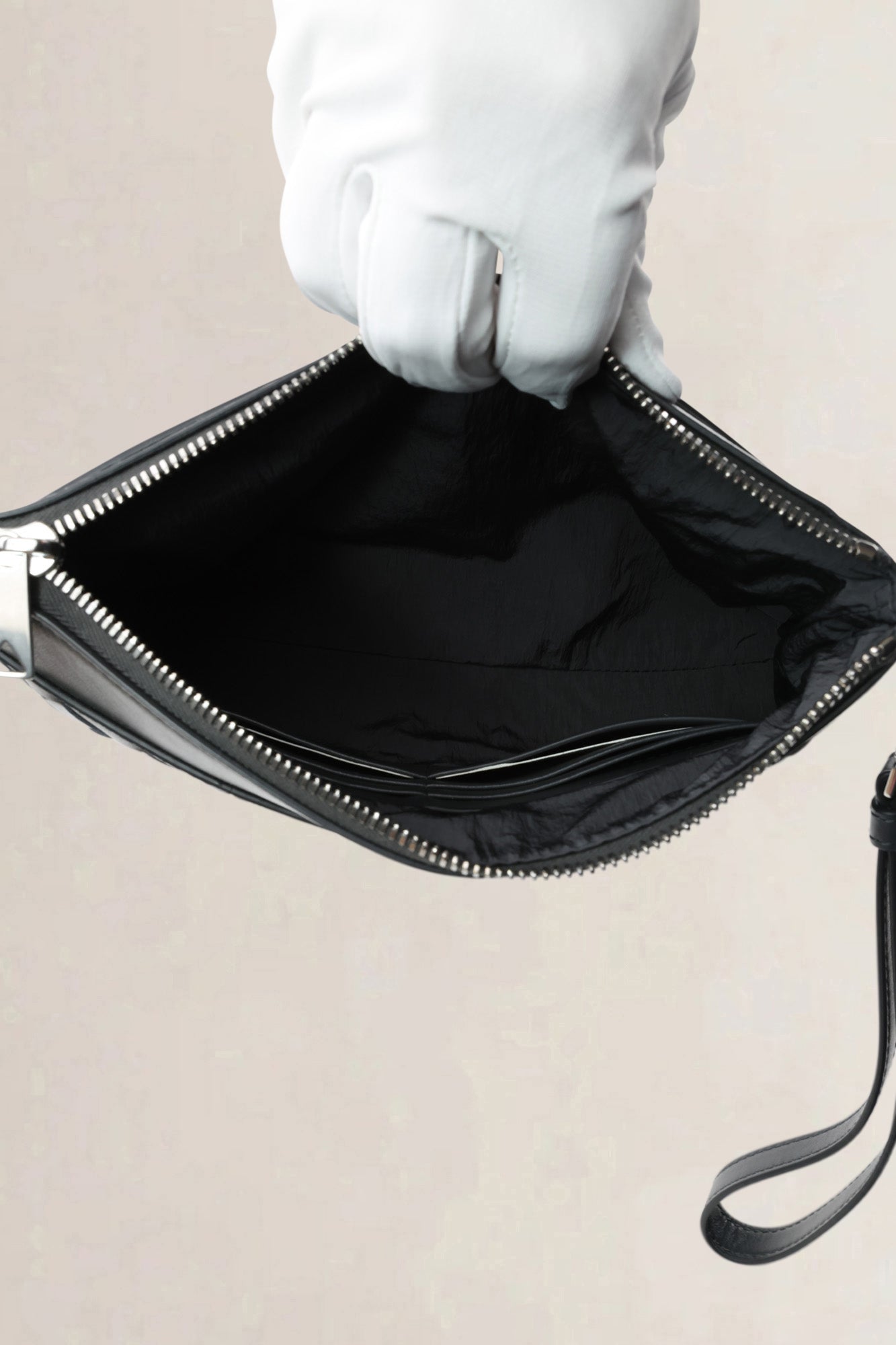 Bottega Veneta Intrecciato Prism Pouch — preloved