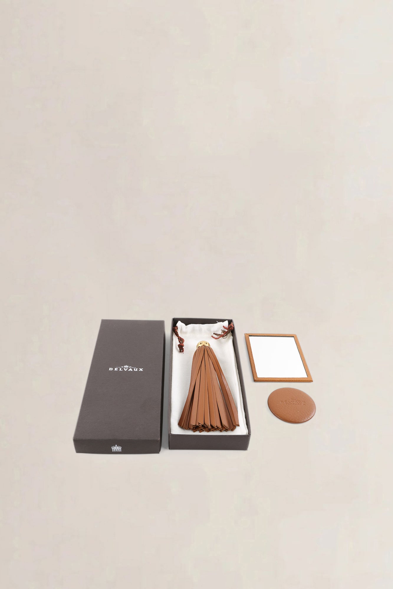 Delvaux Set of 2 Mirrors And Necklace