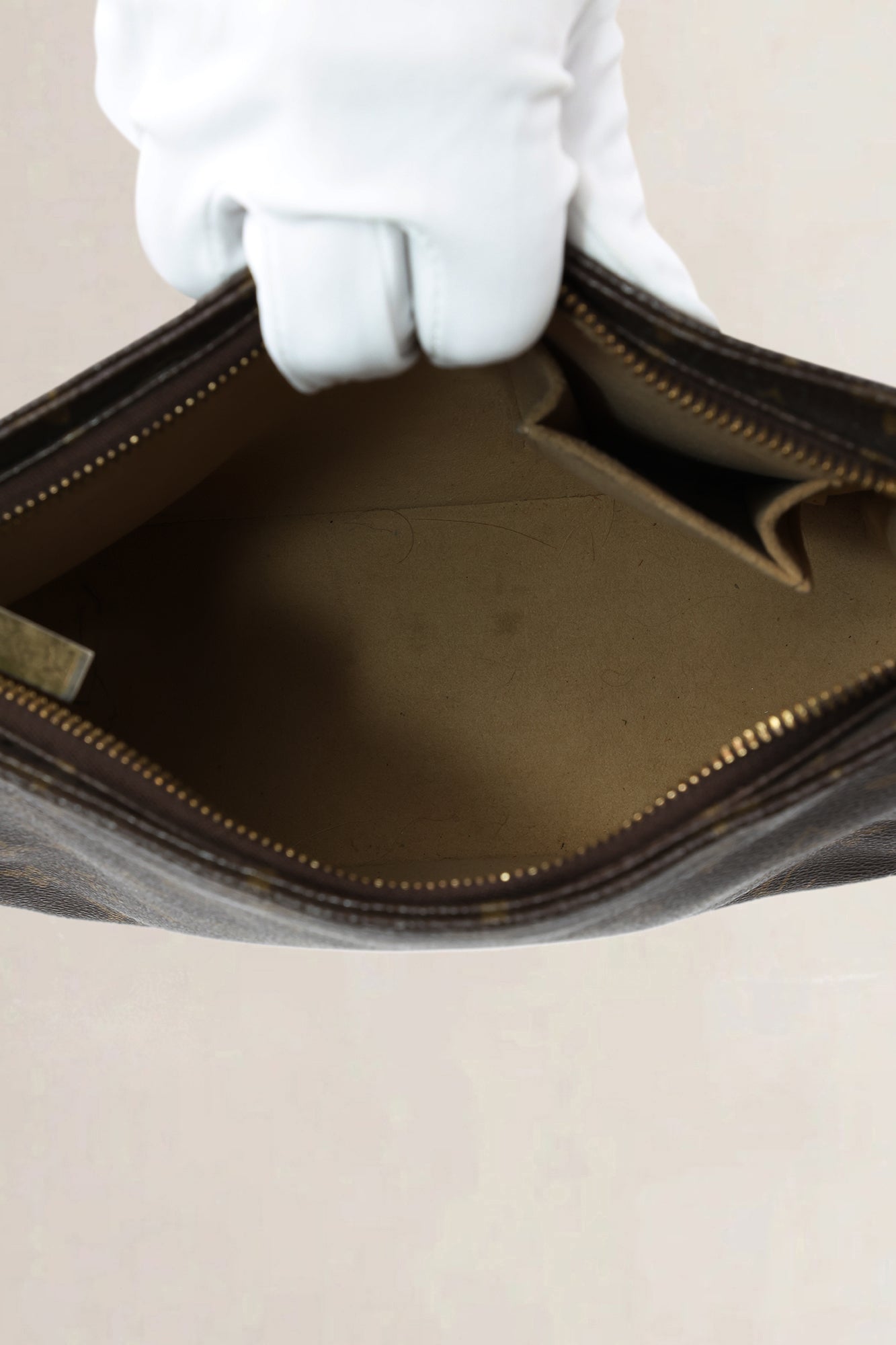 Louis Vuitton Looping MM Shoulder Bag