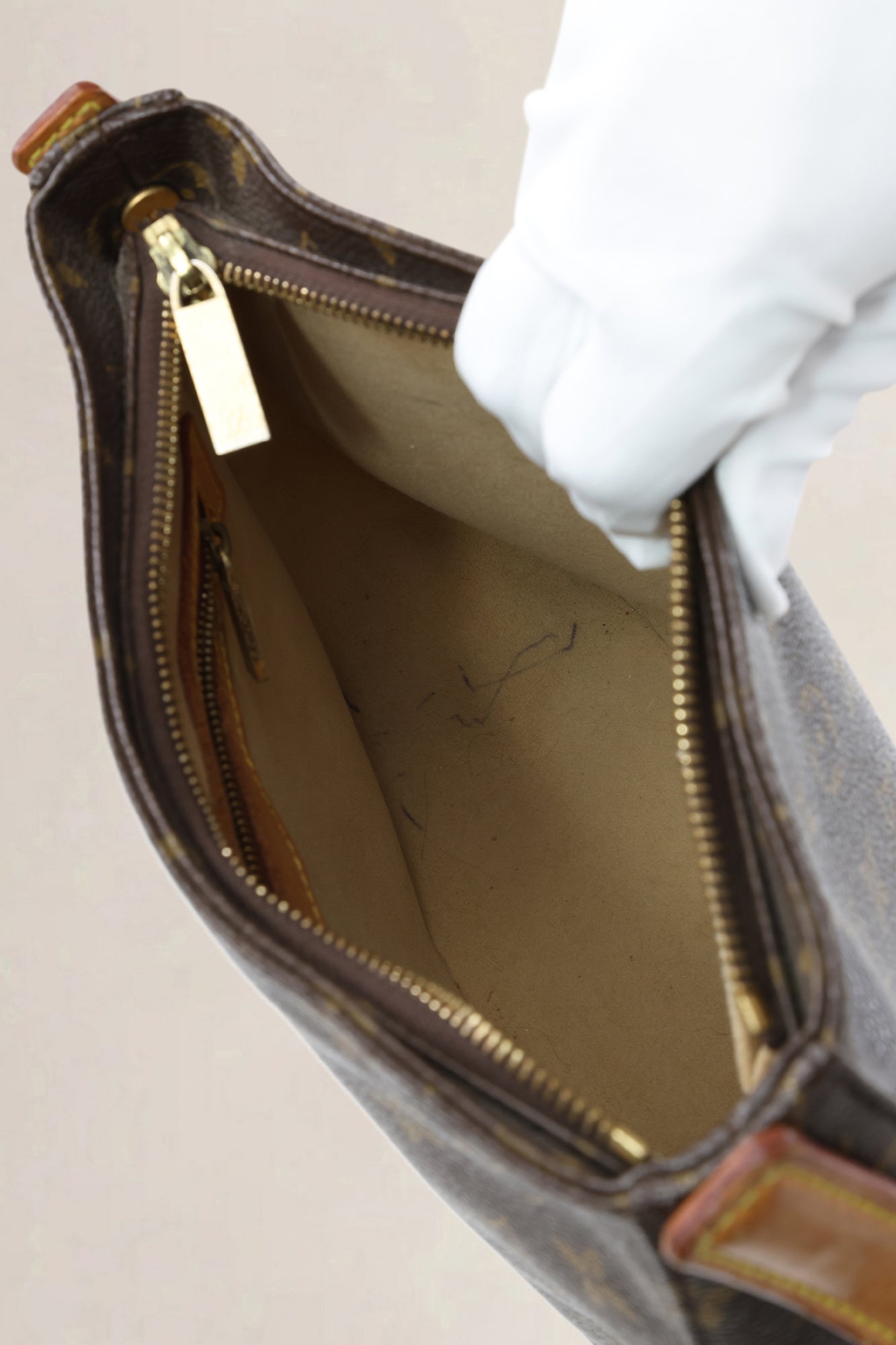 Louis Vuitton Looping MM Shoulder Bag