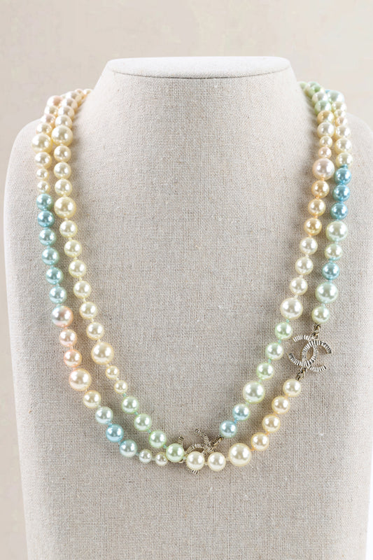 Chanel White Faux Pearl CC Necklace — preloved