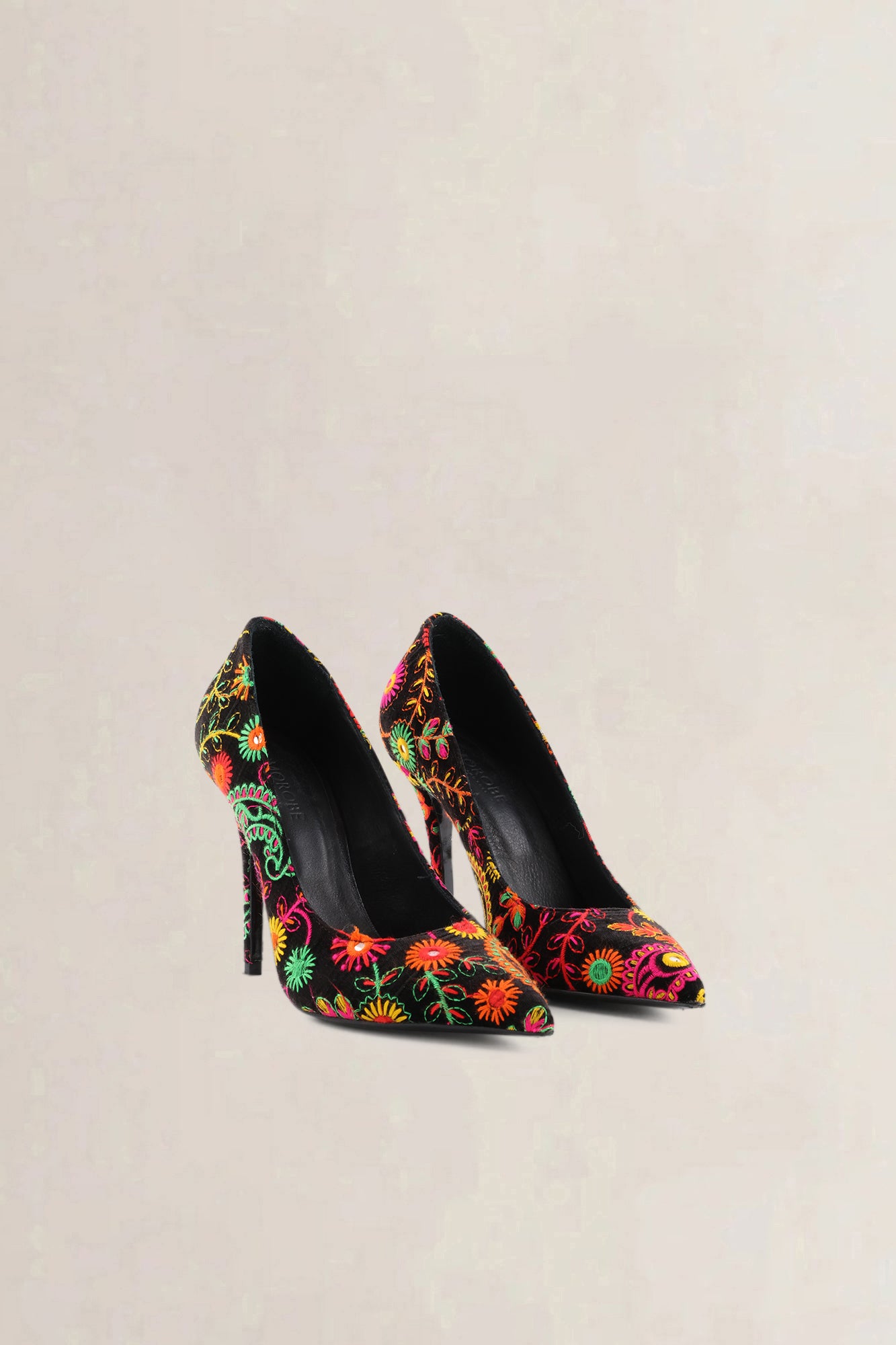 Morobé Black Embroidered Floral Pumps — preloved
