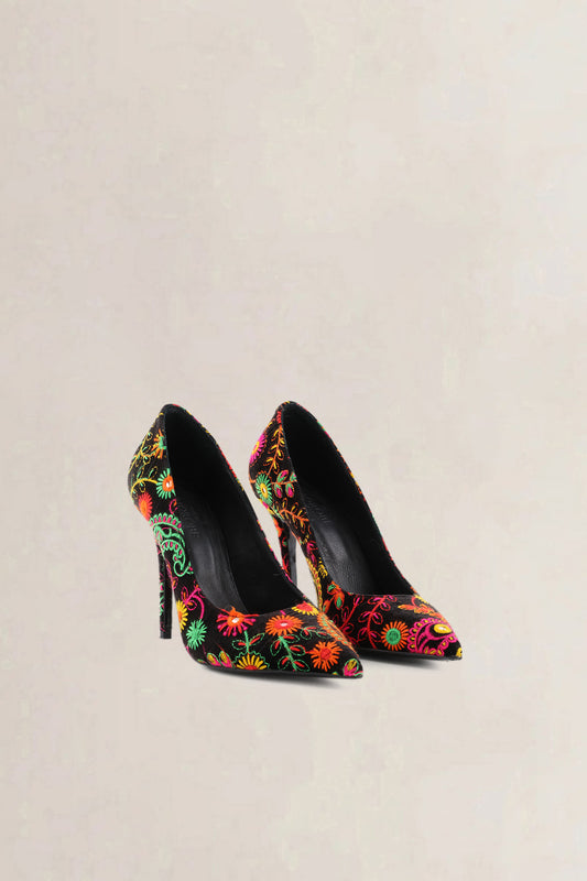 Morobé Black Embroidered Floral Pumps — preloved