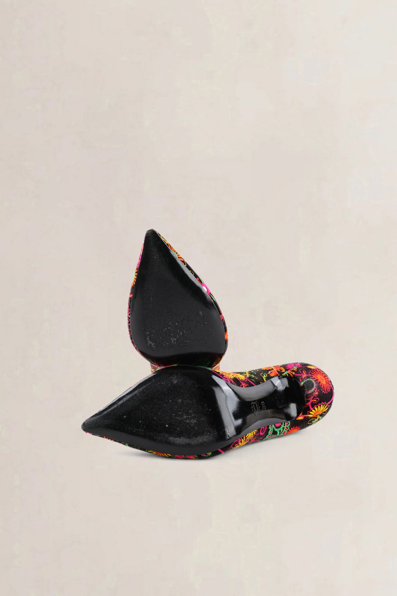 Morobé Black Embroidered Floral Pumps — preloved