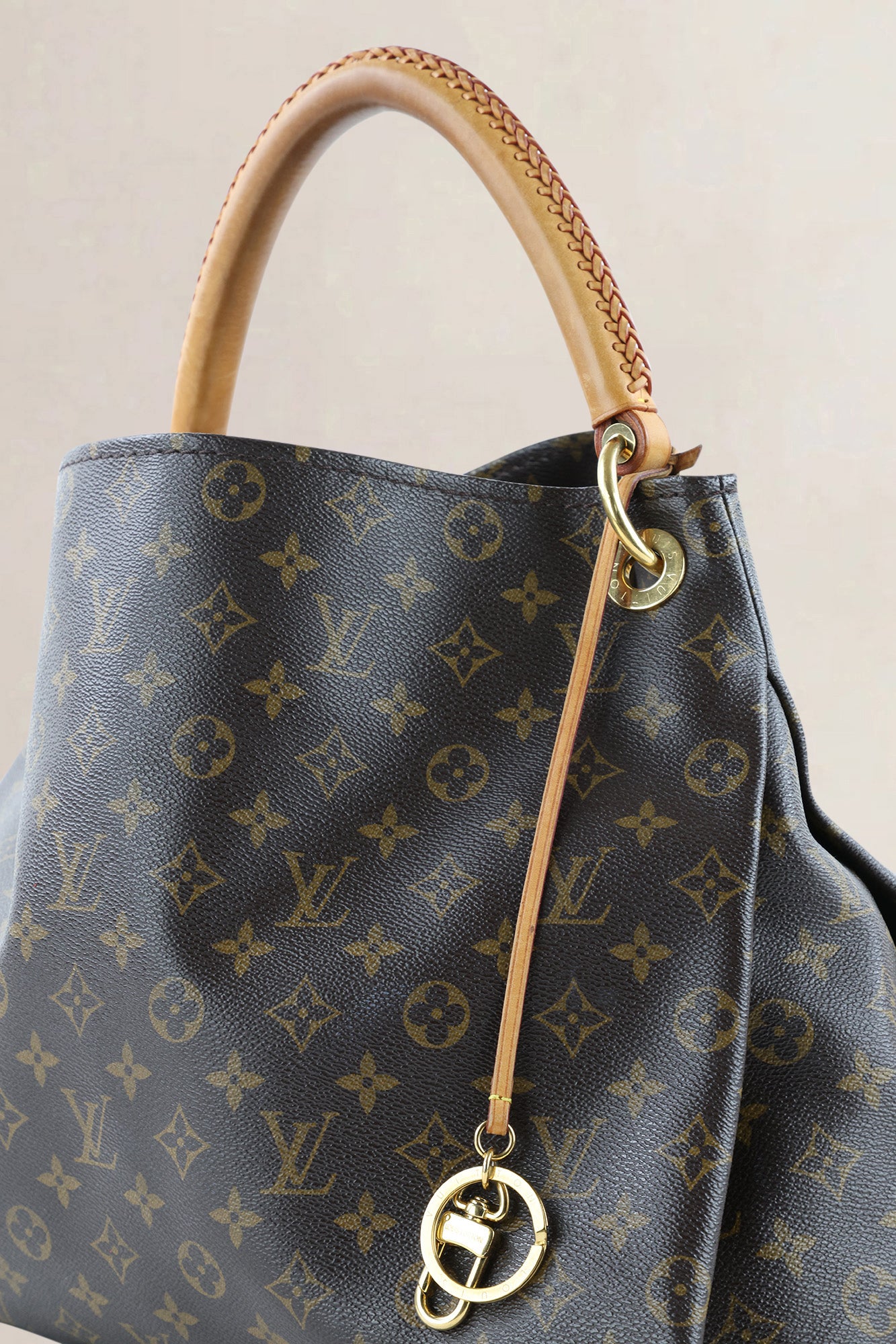 Louis Vuitton Monogram Artsy MM Shoulder Bag