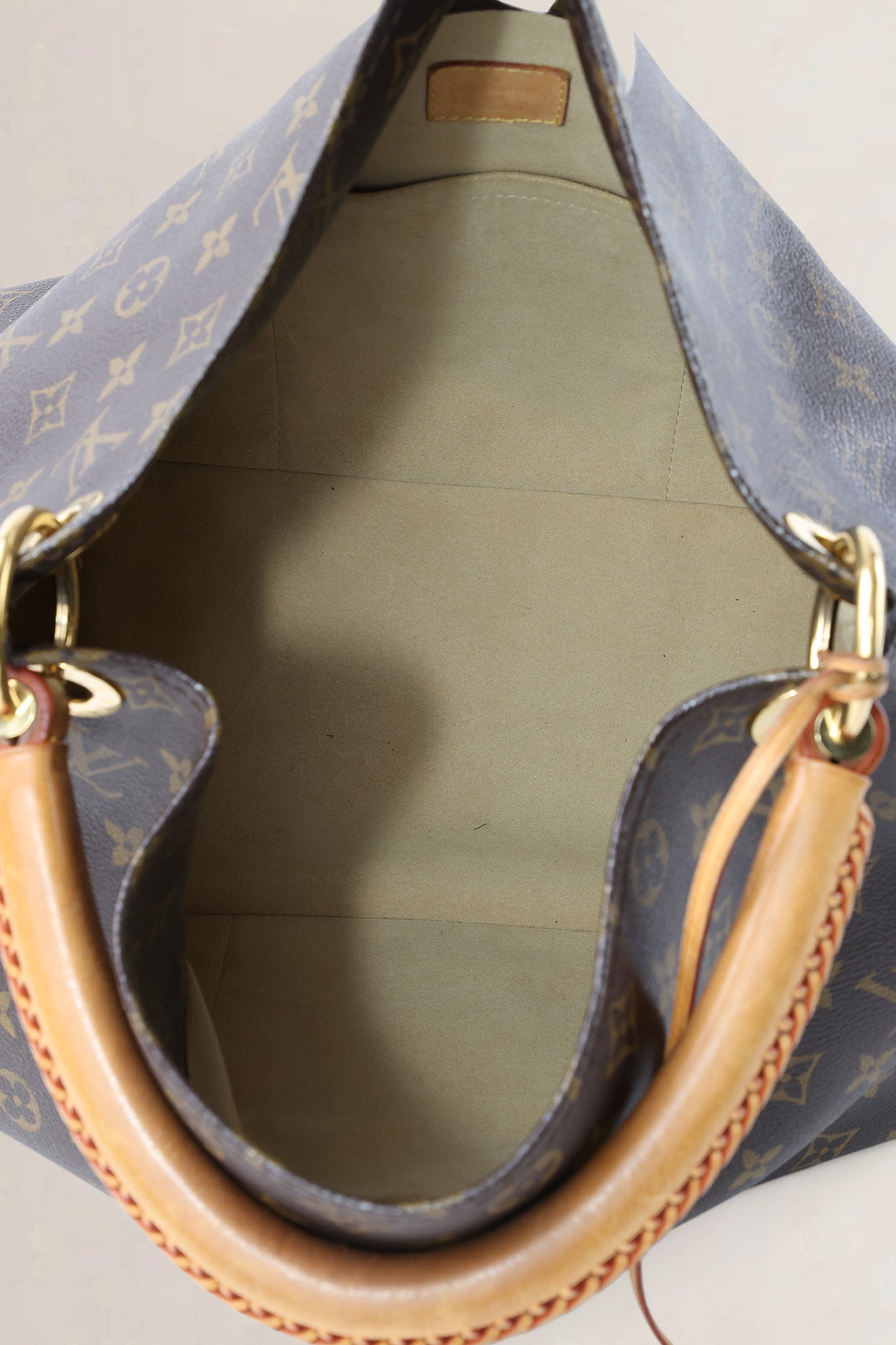 Louis Vuitton Monogram Artsy MM Shoulder Bag