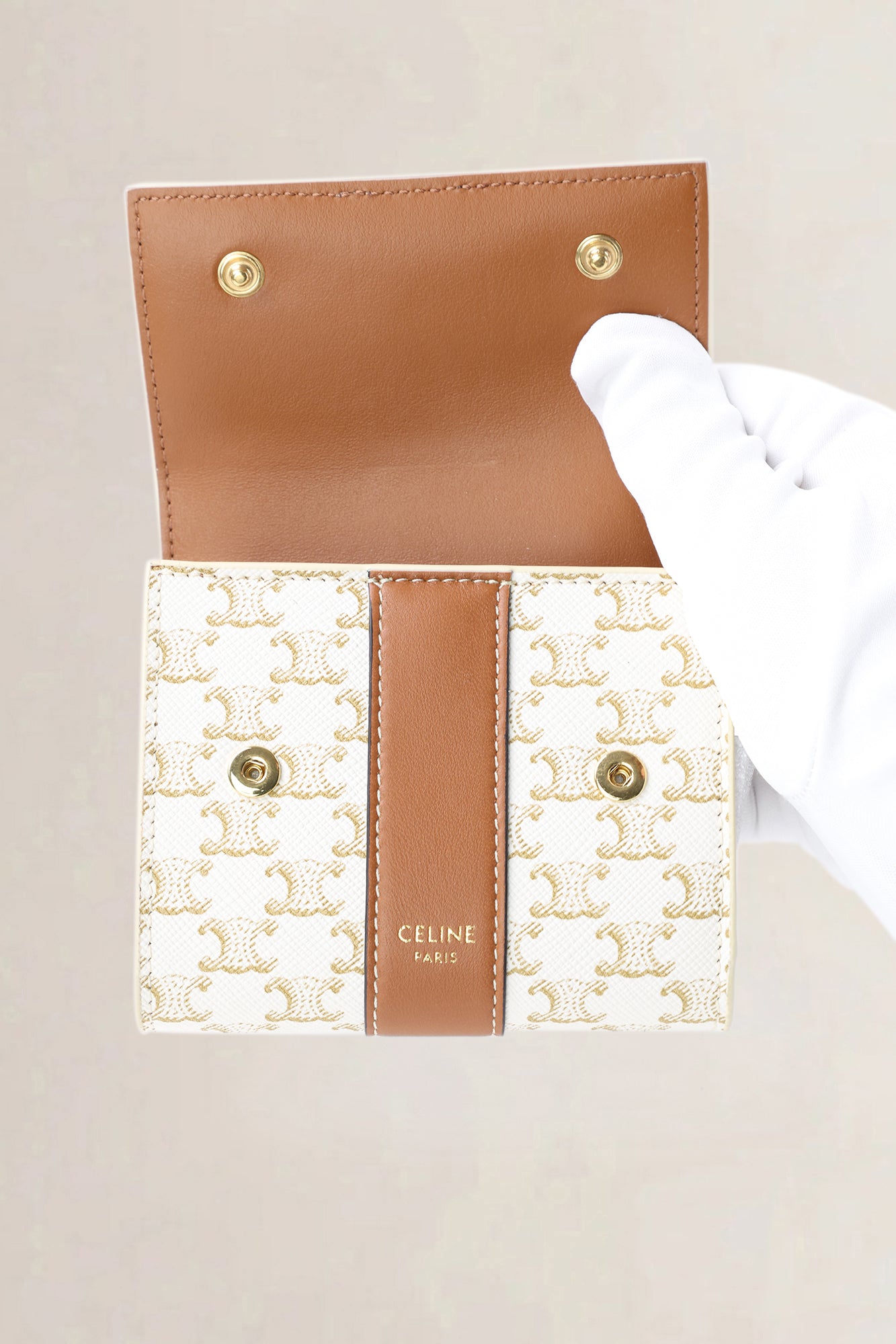 Céline Triomphe beige leather bi-fold — preloved