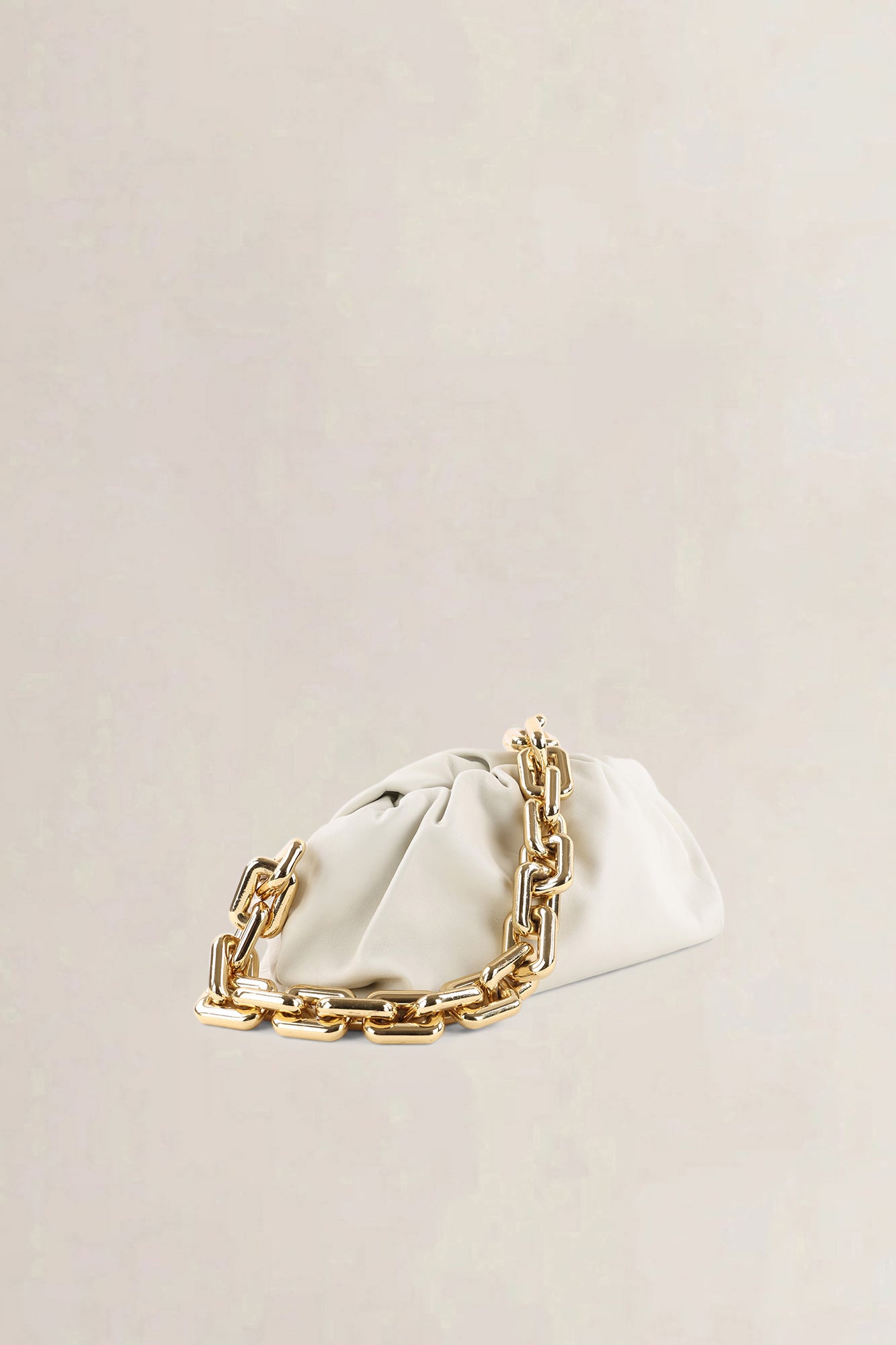 Bottega Veneta Chain Pouch beige — preloved