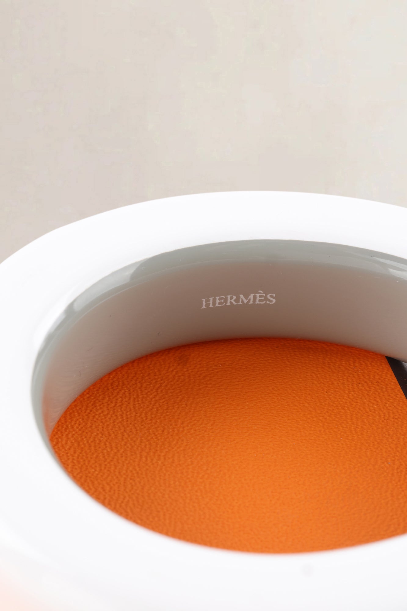Hermès White Lacquered Wood Ariodante Bangle Bracelet